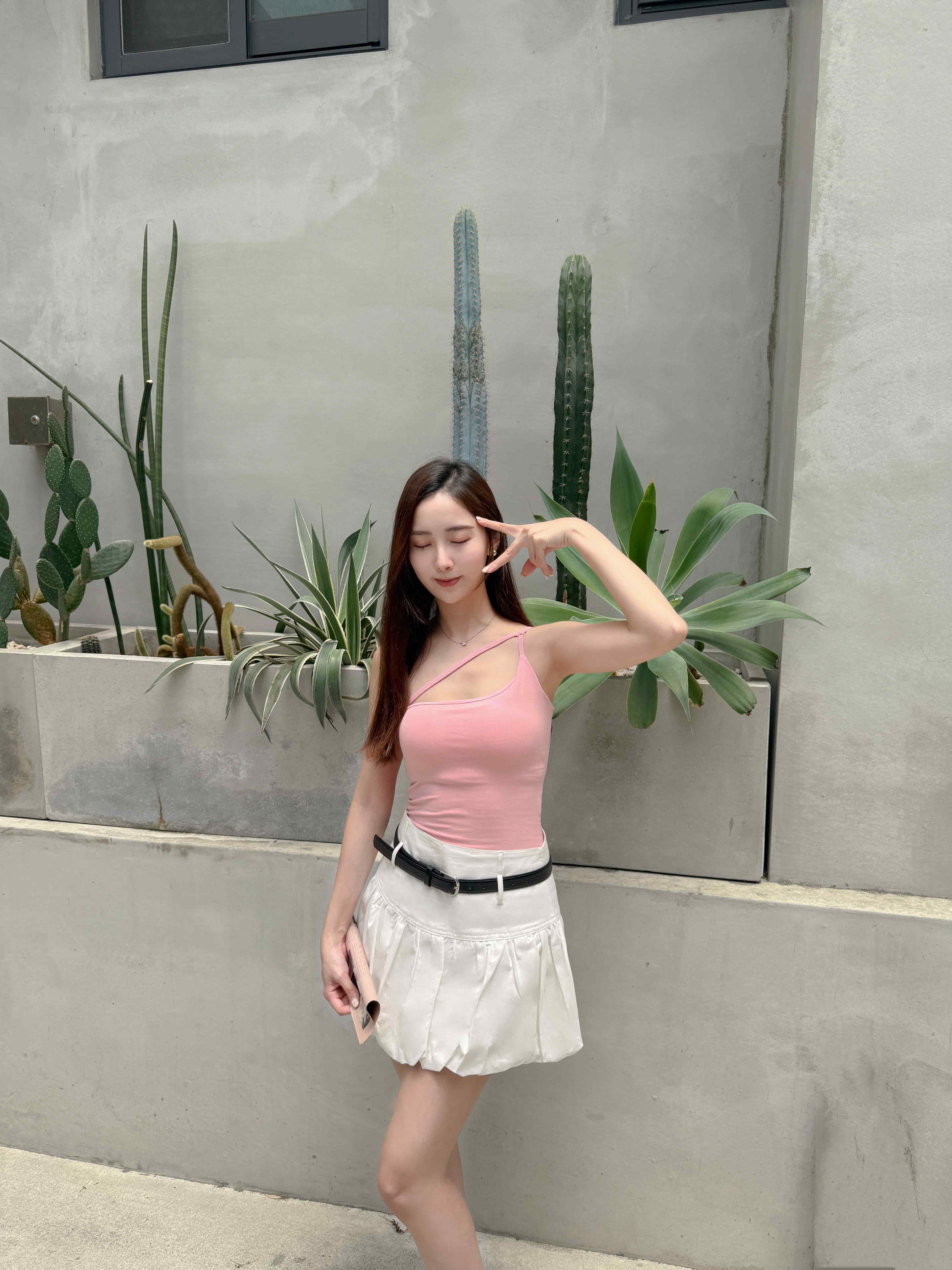 IMG_5767 {"ARInfo":{"IsUseAR":false},"Version":"1.0.0","MakeupInfo":{"IsUseMakeup":false},"FaceliftInfo":{"IsChangeEyeLift":false,"IsChangeFacelift":false,"IsChangePostureLift":false,"IsChangeNose":false,"IsChangeFaceChin":false,"IsChangeMouth":false,"IsChangeThinFace":true},"BeautyInfo":{"IsAIBeauty":false,"OldBeautyCount":1,"IsSharpen":false,"SwitchMedicatedAcne":false,"IsBrightEyes":false,"IsOldBeauty":false,"IsReduceBlackEyes":false},"HandlerInfo":{"AppName":2},"FilterInfo":{"IsUseFilter":false}}