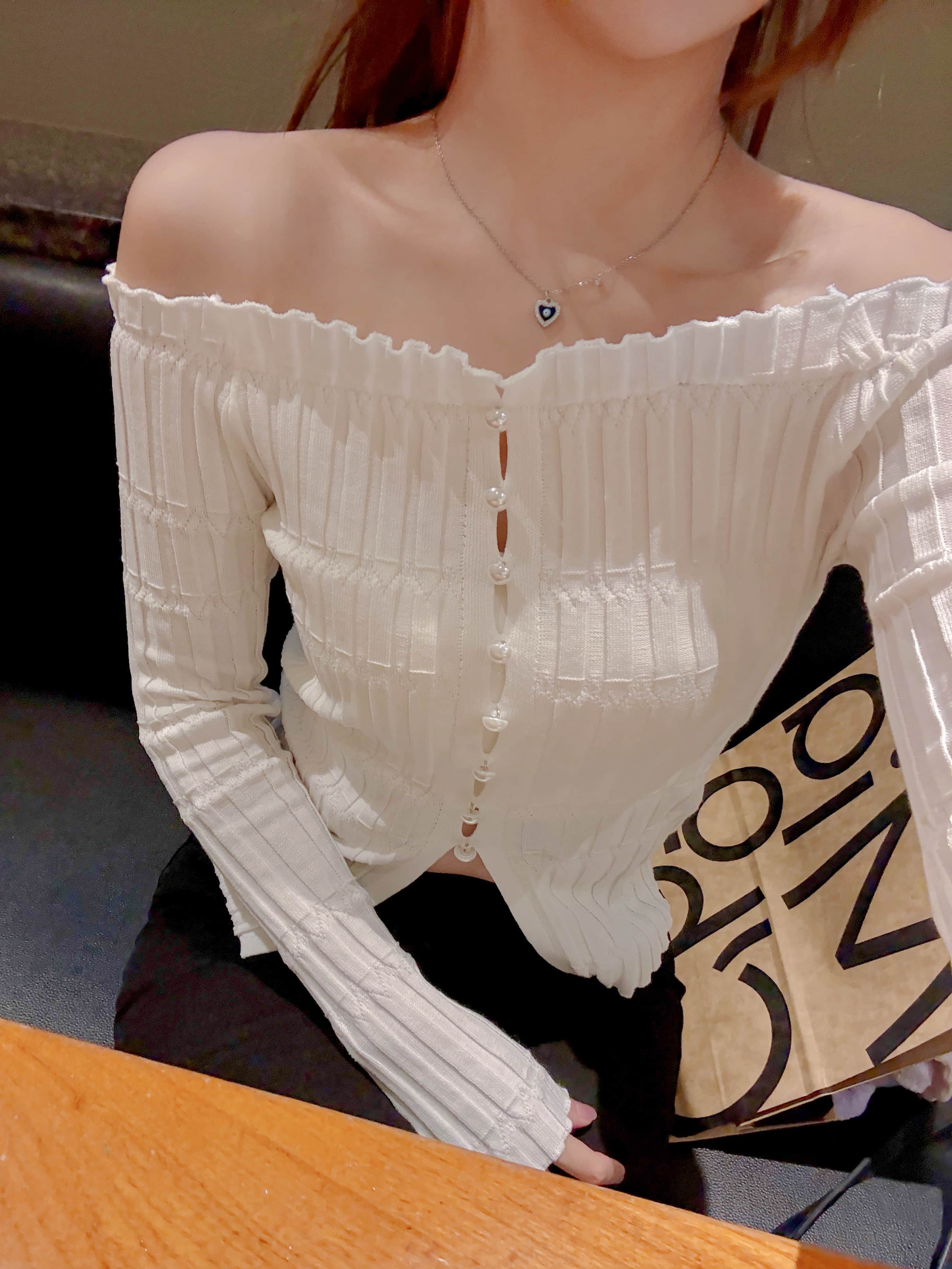 IMG_6792 {"ARInfo":{"IsUseAR":false},"Version":"1.0.0","MakeupInfo":{"IsUseMakeup":false},"FaceliftInfo":{"IsChangeEyeLift":false,"IsChangeFacelift":false,"IsChangePostureLift":false,"IsChangeNose":false,"IsChangeFaceChin":false,"IsChangeMouth":false,"IsChangeThinFace":true},"BeautyInfo":{"IsAIBeauty":false,"OldBeautyCount":1,"IsSharpen":false,"SwitchMedicatedAcne":false,"IsBrightEyes":false,"IsOldBeauty":false,"IsReduceBlackEyes":false},"HandlerInfo":{"AppName":2},"FilterInfo":{"IsUseFilter":false}}