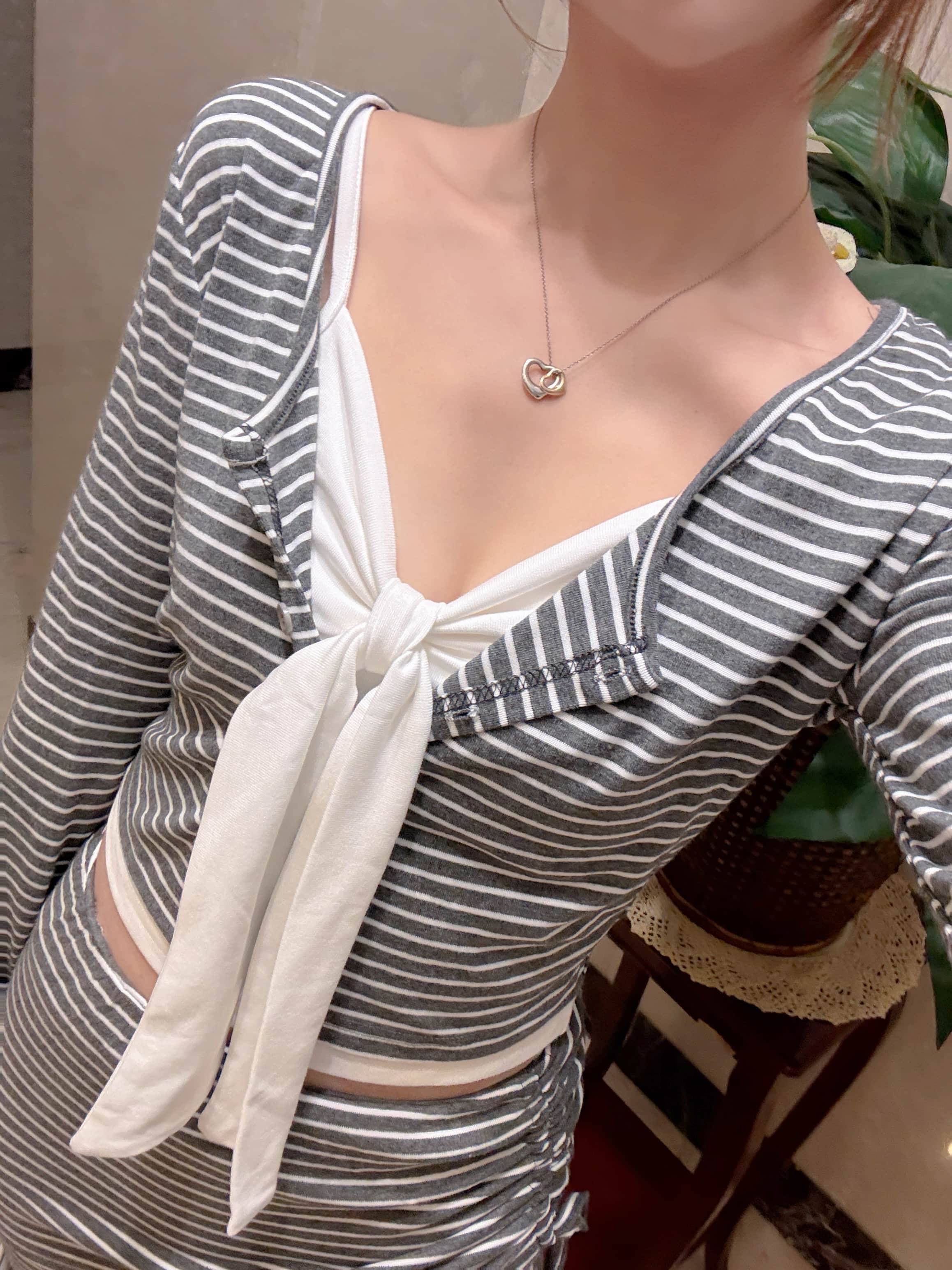 {"ARInfo":{"IsUseAR":false},"Version":"1.0.0","MakeupInfo":{"IsUseMakeup":false},"FaceliftInfo":{"IsChangeEyeLift":false,"IsChangeFacelift":false,"IsChangePostureLift":false,"IsChangeNose":false,"IsChangeFaceChin":false,"IsChangeMouth":false,"IsChangeThinFace":true},"BeautyInfo":{"IsAIBeauty":false,"OldBeautyCount":1,"IsSharpen":false,"SwitchMedicatedAcne":false,"IsBrightEyes":false,"IsOldBeauty":false,"IsReduceBlackEyes":false},"HandlerInfo":{"AppName":2},"FilterInfo":{"IsUseFilter":false}}