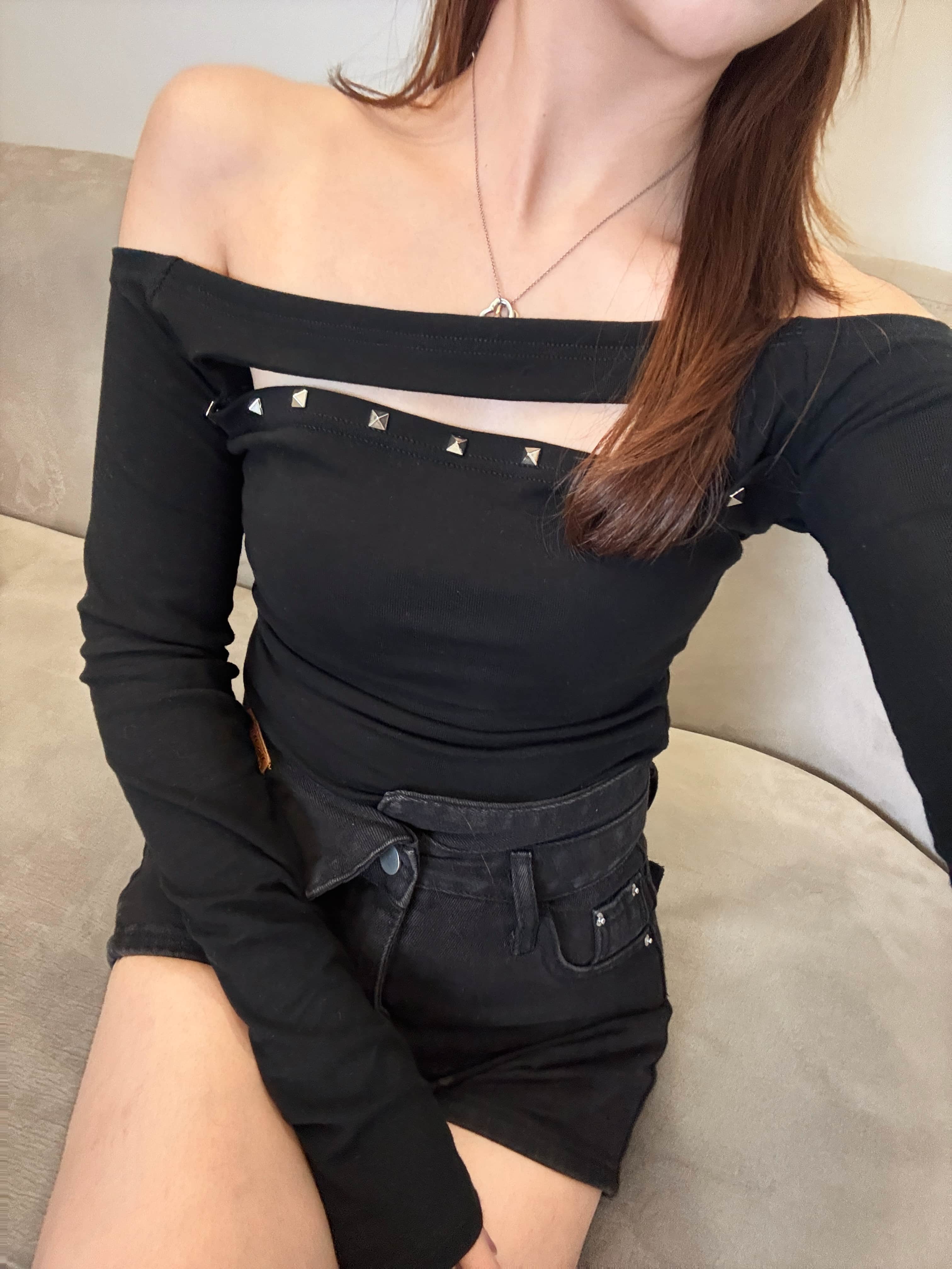 {"ARInfo":{"IsUseAR":false},"Version":"1.0.0","MakeupInfo":{"IsUseMakeup":false},"FaceliftInfo":{"IsChangeEyeLift":false,"IsChangeFacelift":false,"IsChangePostureLift":false,"IsChangeNose":false,"IsChangeFaceChin":false,"IsChangeMouth":false,"IsChangeThinFace":true},"BeautyInfo":{"SwitchMedicatedAcne":false,"IsAIBeauty":false,"IsBrightEyes":false,"IsSharpen":false,"IsOldBeauty":false,"IsReduceBlackEyes":false},"HandlerInfo":{"AppName":2},"FilterInfo":{"IsUseFilter":false}}