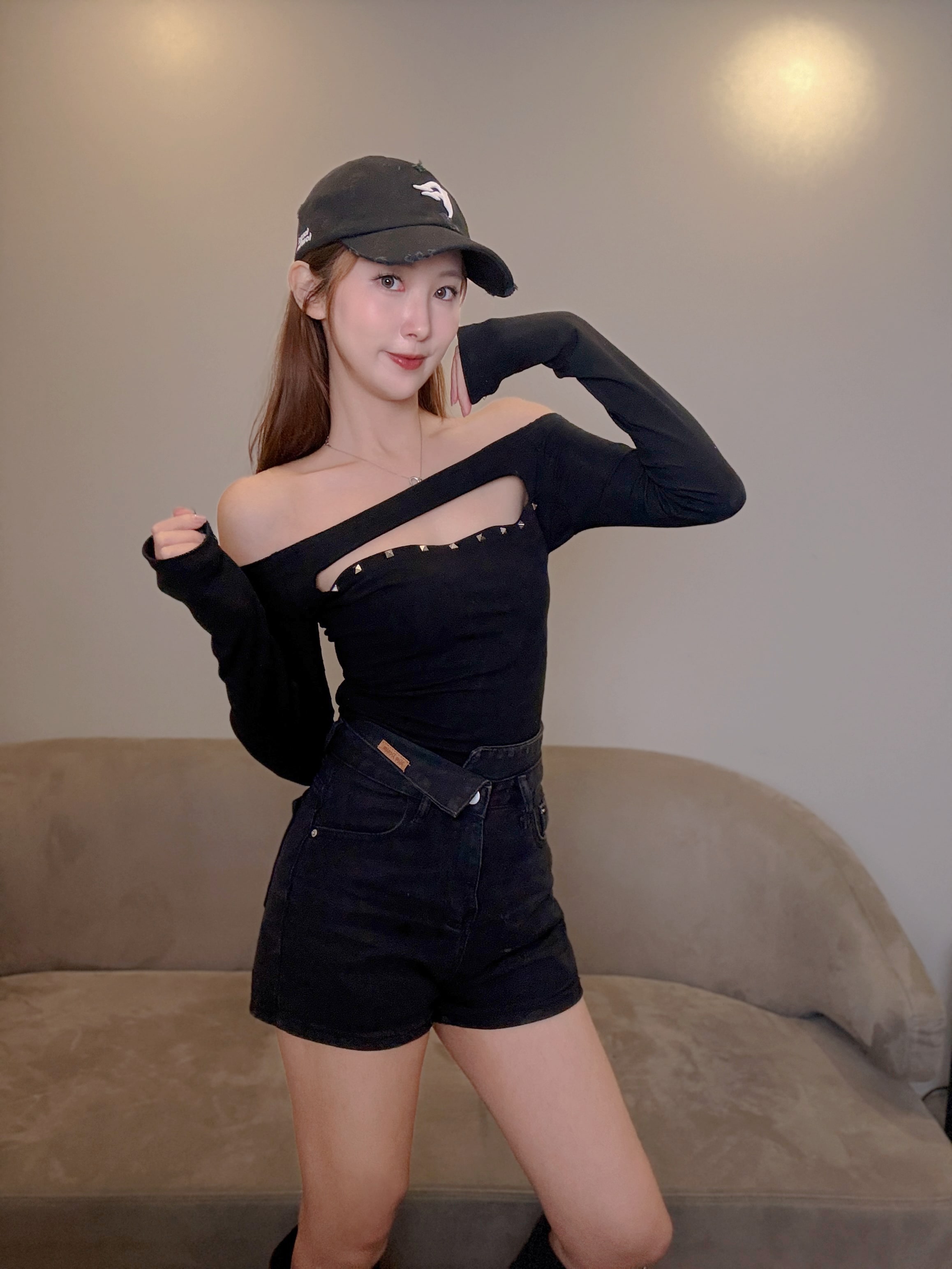 {"ARInfo":{"IsUseAR":false},"Version":"1.0.0","MakeupInfo":{"IsUseMakeup":false},"FaceliftInfo":{"IsChangeEyeLift":false,"IsChangeFacelift":false,"IsChangePostureLift":false,"IsChangeNose":false,"IsChangeFaceChin":false,"IsChangeMouth":false,"IsChangeThinFace":true},"BeautyInfo":{"IsAIBeauty":false,"OldBeautyCount":1,"IsSharpen":false,"SwitchMedicatedAcne":false,"IsBrightEyes":false,"IsOldBeauty":false,"IsReduceBlackEyes":false},"HandlerInfo":{"AppName":2},"FilterInfo":{"IsUseFilter":false}}