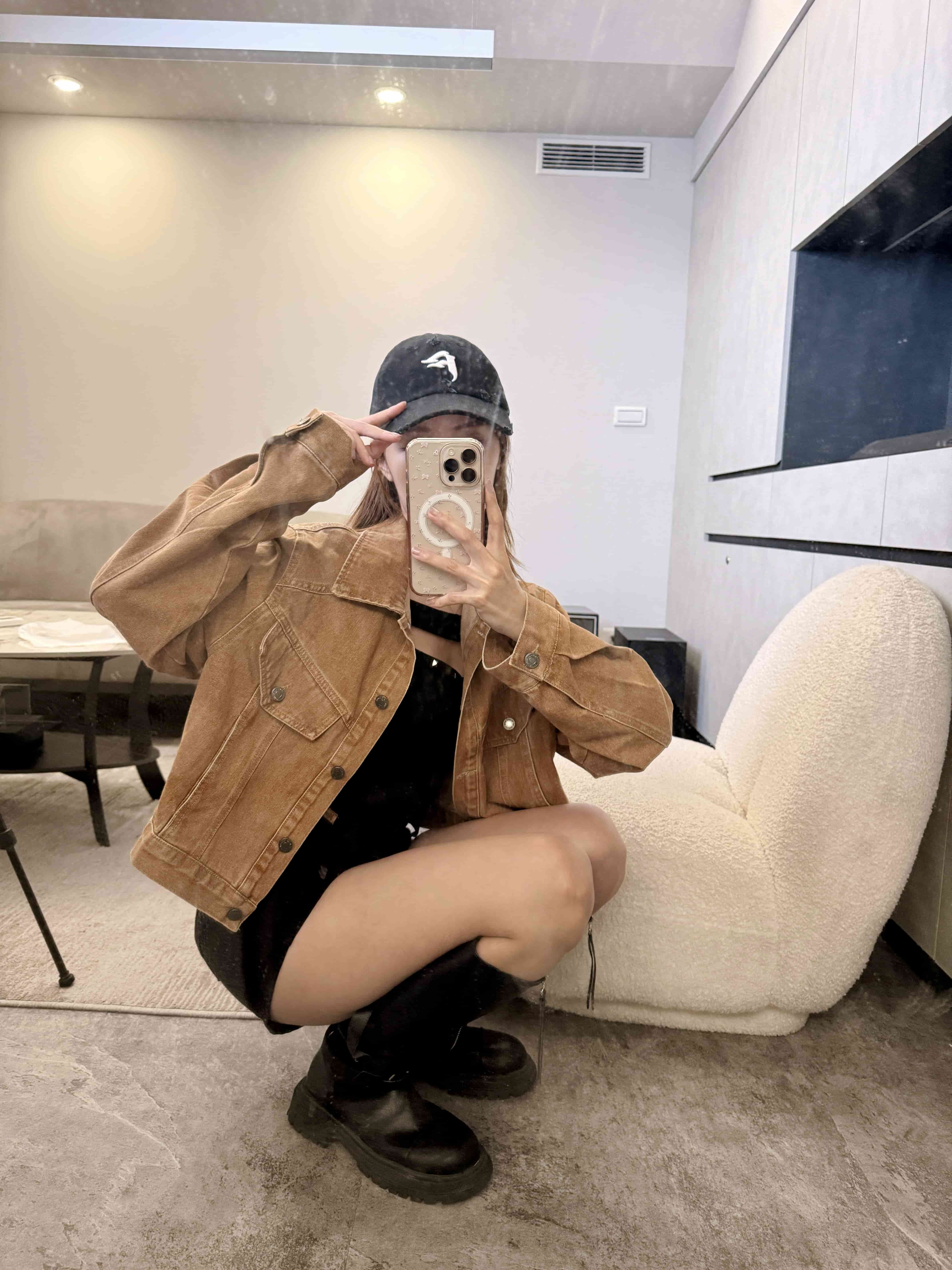 {"ARInfo":{"IsUseAR":false},"Version":"1.0.0","MakeupInfo":{"IsUseMakeup":false},"FaceliftInfo":{"IsChangeEyeLift":false,"IsChangeFacelift":false,"IsChangePostureLift":false,"IsChangeNose":false,"IsChangeFaceChin":false,"IsChangeMouth":false,"IsChangeThinFace":true},"BeautyInfo":{"IsAIBeauty":false,"OldBeautyCount":1,"IsSharpen":false,"SwitchMedicatedAcne":false,"IsBrightEyes":false,"IsOldBeauty":false,"IsReduceBlackEyes":false},"HandlerInfo":{"AppName":2},"FilterInfo":{"IsUseFilter":false}}