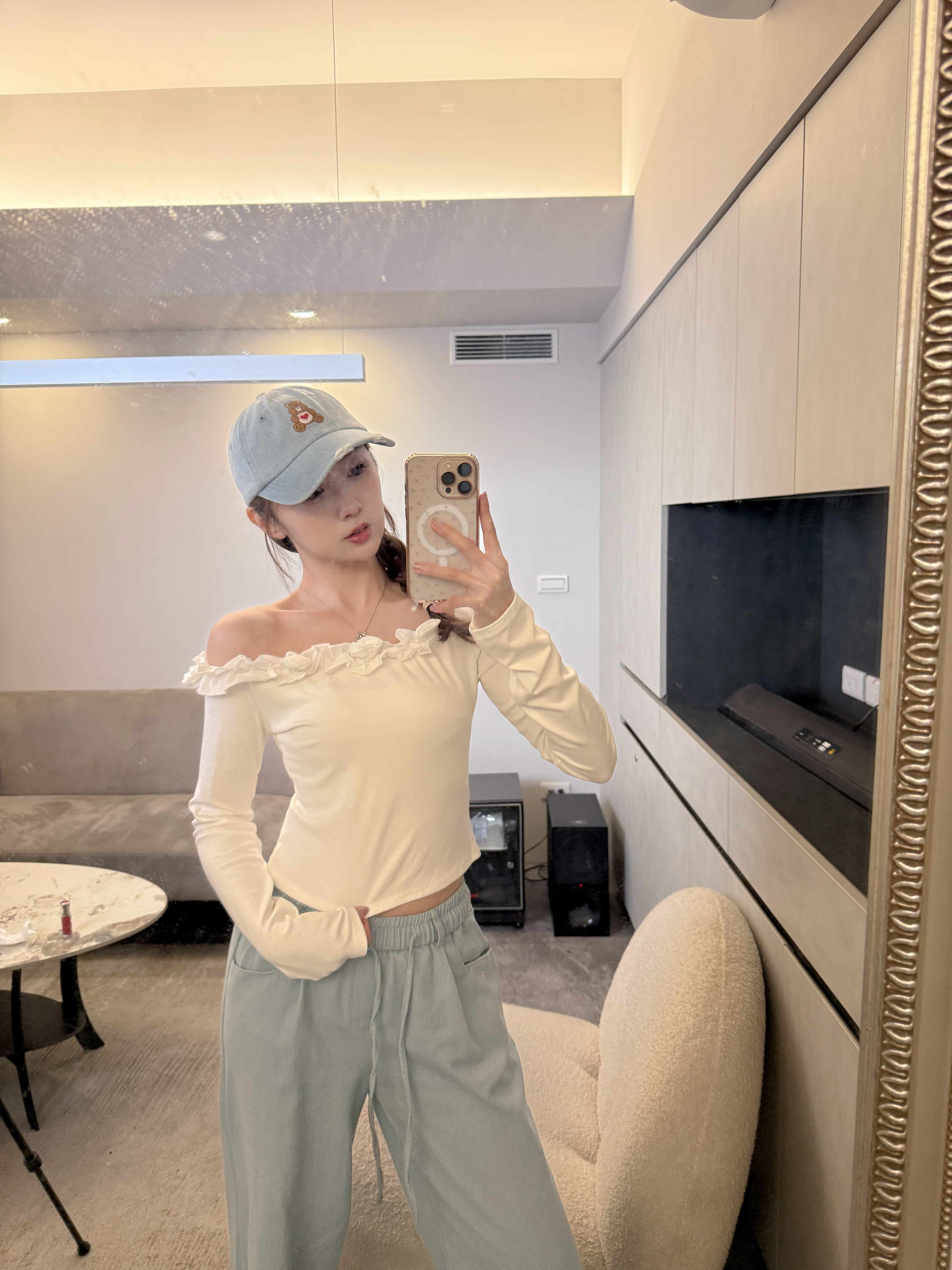 {"ARInfo":{"IsUseAR":false},"Version":"1.0.0","MakeupInfo":{"IsUseMakeup":false},"FaceliftInfo":{"IsChangeEyeLift":false,"IsChangeFacelift":false,"IsChangePostureLift":false,"IsChangeNose":false,"IsChangeFaceChin":false,"IsChangeMouth":false,"IsChangeThinFace":true},"BeautyInfo":{"IsAIBeauty":false,"OldBeautyCount":1,"IsSharpen":false,"SwitchMedicatedAcne":false,"IsBrightEyes":false,"IsOldBeauty":false,"IsReduceBlackEyes":false},"HandlerInfo":{"AppName":2},"FilterInfo":{"IsUseFilter":false}}