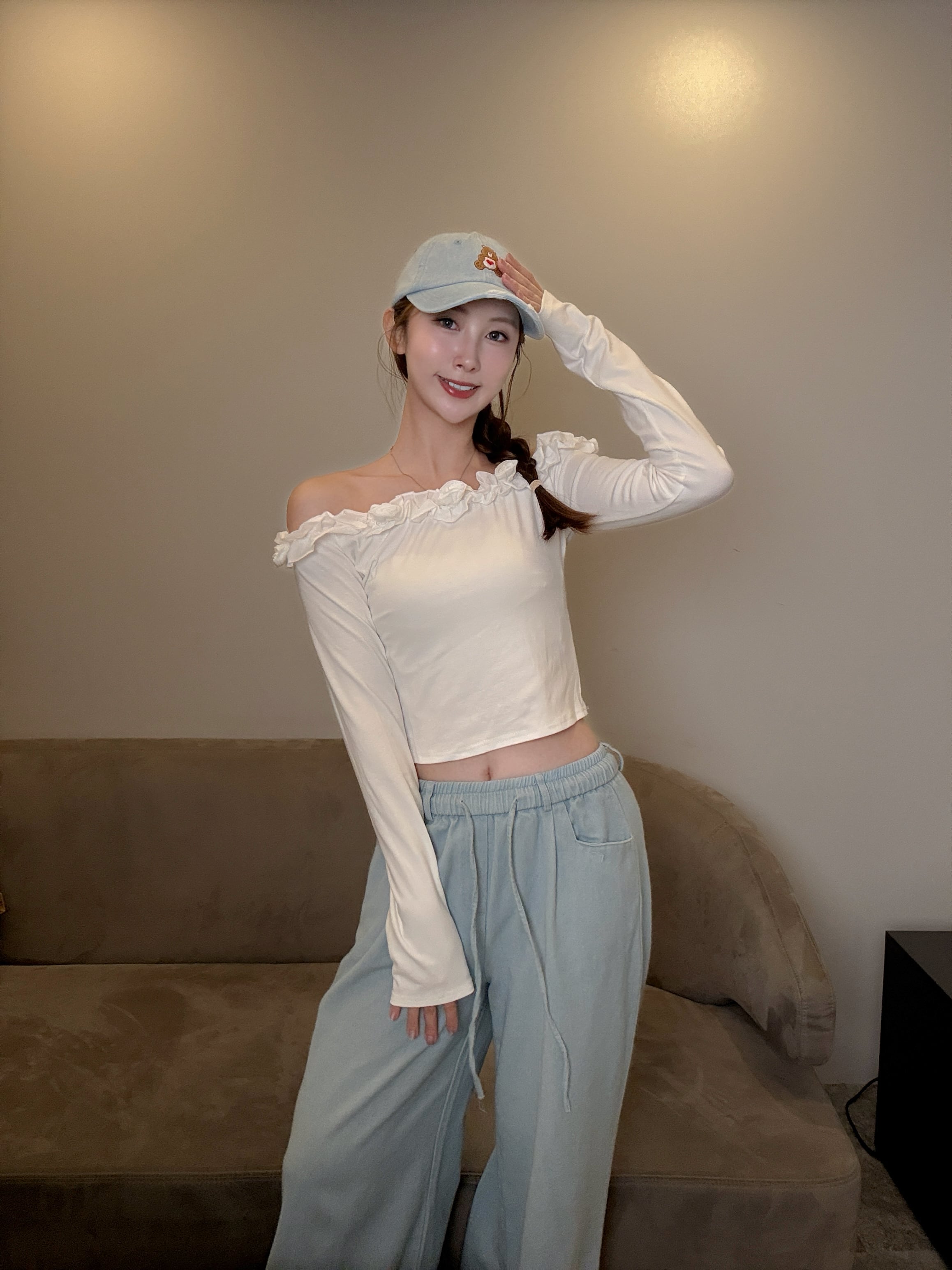 {"ARInfo":{"IsUseAR":false},"Version":"1.0.0","MakeupInfo":{"IsUseMakeup":false},"FaceliftInfo":{"IsChangeEyeLift":false,"IsChangeFacelift":false,"IsChangePostureLift":false,"IsChangeNose":false,"IsChangeFaceChin":false,"IsChangeMouth":false,"IsChangeThinFace":true},"BeautyInfo":{"SwitchMedicatedAcne":false,"IsAIBeauty":false,"IsBrightEyes":false,"IsSharpen":false,"IsOldBeauty":false,"IsReduceBlackEyes":false},"HandlerInfo":{"AppName":2},"FilterInfo":{"IsUseFilter":false}}