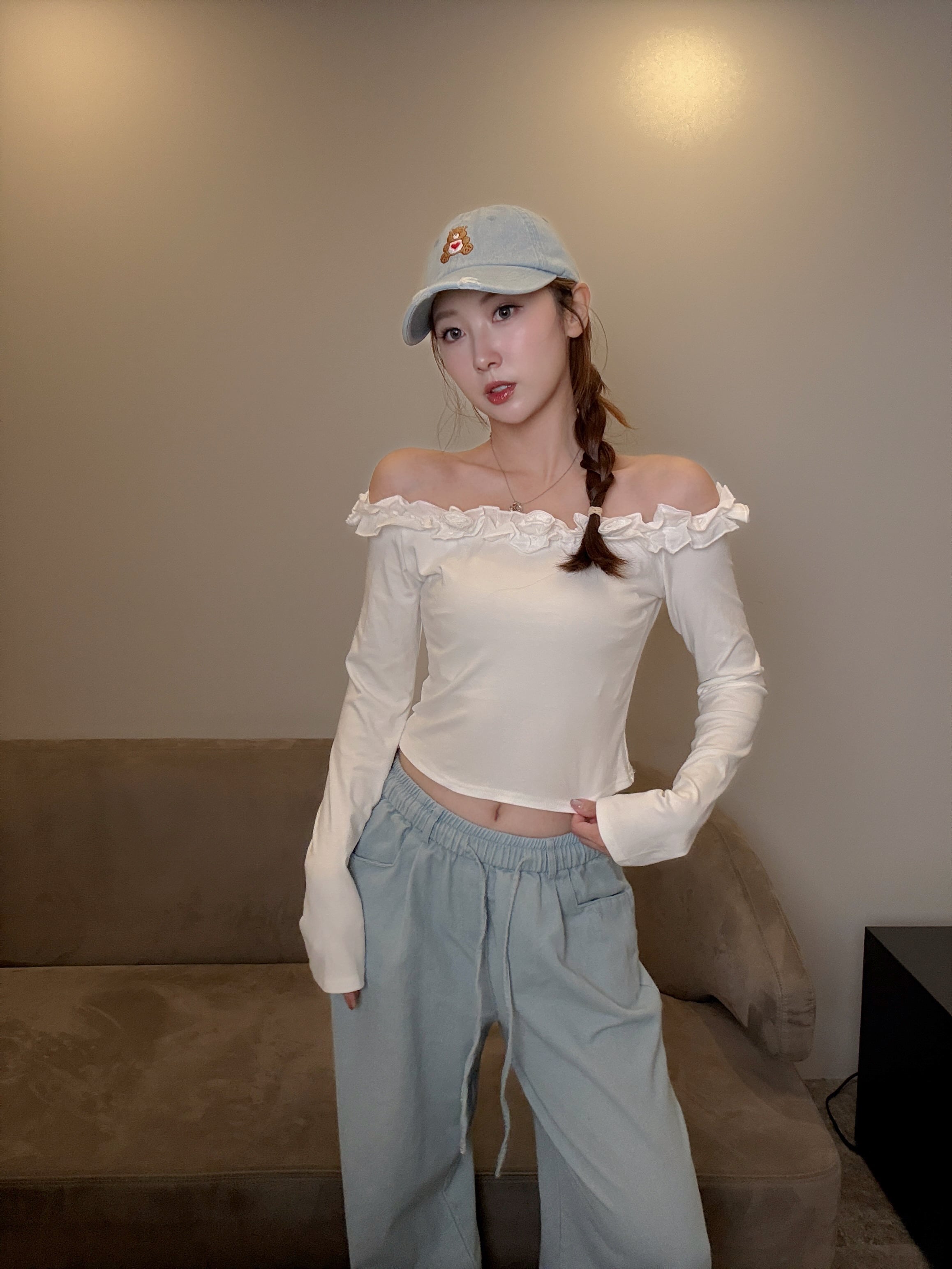 {"ARInfo":{"IsUseAR":false},"Version":"1.0.0","MakeupInfo":{"IsUseMakeup":false},"FaceliftInfo":{"IsChangeEyeLift":false,"IsChangeFacelift":false,"IsChangePostureLift":false,"IsChangeNose":false,"IsChangeFaceChin":false,"IsChangeMouth":false,"IsChangeThinFace":true},"BeautyInfo":{"SwitchMedicatedAcne":false,"IsAIBeauty":false,"IsBrightEyes":false,"IsSharpen":false,"IsOldBeauty":false,"IsReduceBlackEyes":false},"HandlerInfo":{"AppName":2},"FilterInfo":{"IsUseFilter":false}}