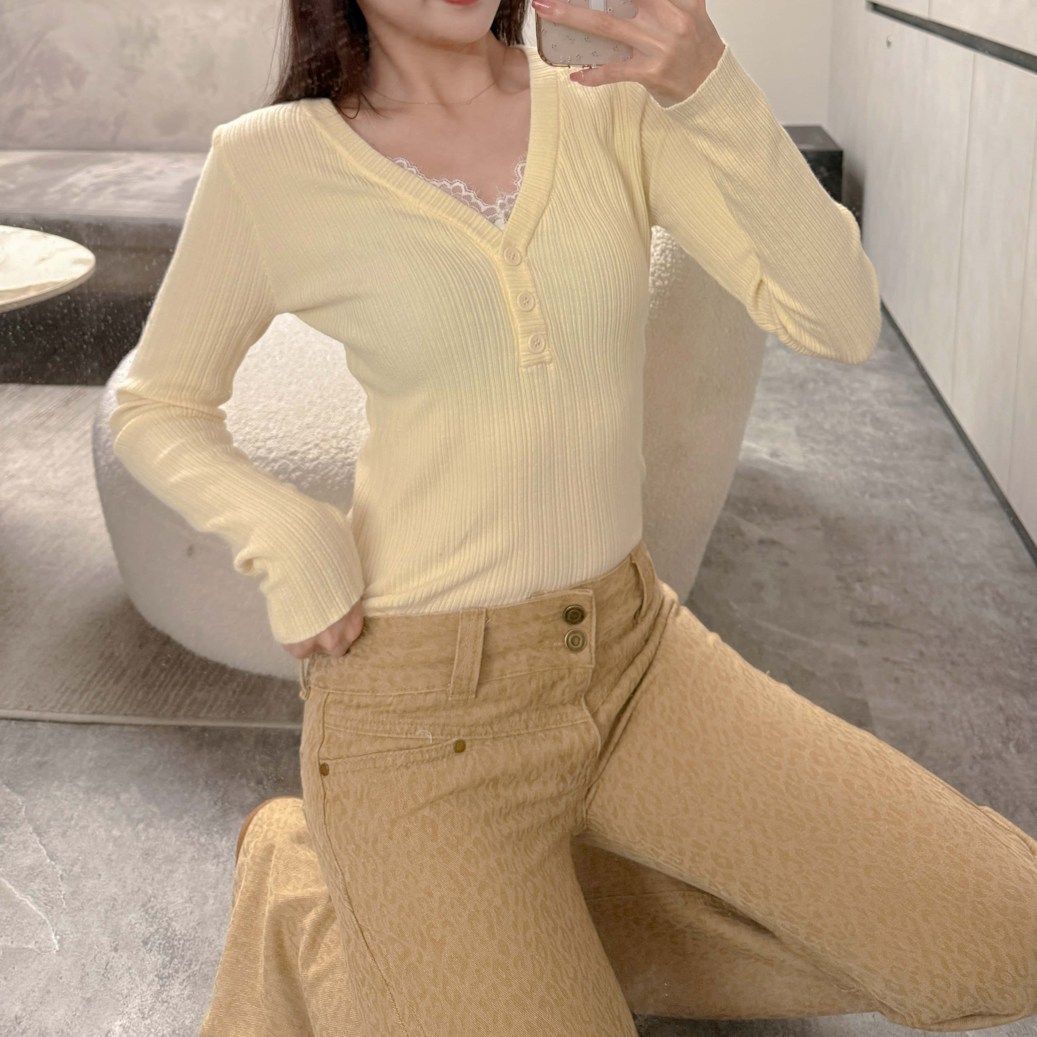 {"ARInfo":{"IsUseAR":false},"Version":"1.0.0","MakeupInfo":{"IsUseMakeup":false},"FaceliftInfo":{"IsChangeEyeLift":false,"IsChangeFacelift":false,"IsChangePostureLift":false,"IsChangeNose":false,"IsChangeFaceChin":false,"IsChangeMouth":false,"IsChangeThinFace":true},"BeautyInfo":{"SwitchMedicatedAcne":false,"IsAIBeauty":false,"IsBrightEyes":false,"IsSharpen":false,"IsOldBeauty":false,"IsReduceBlackEyes":false},"HandlerInfo":{"AppName":2},"FilterInfo":{"IsUseFilter":false}}