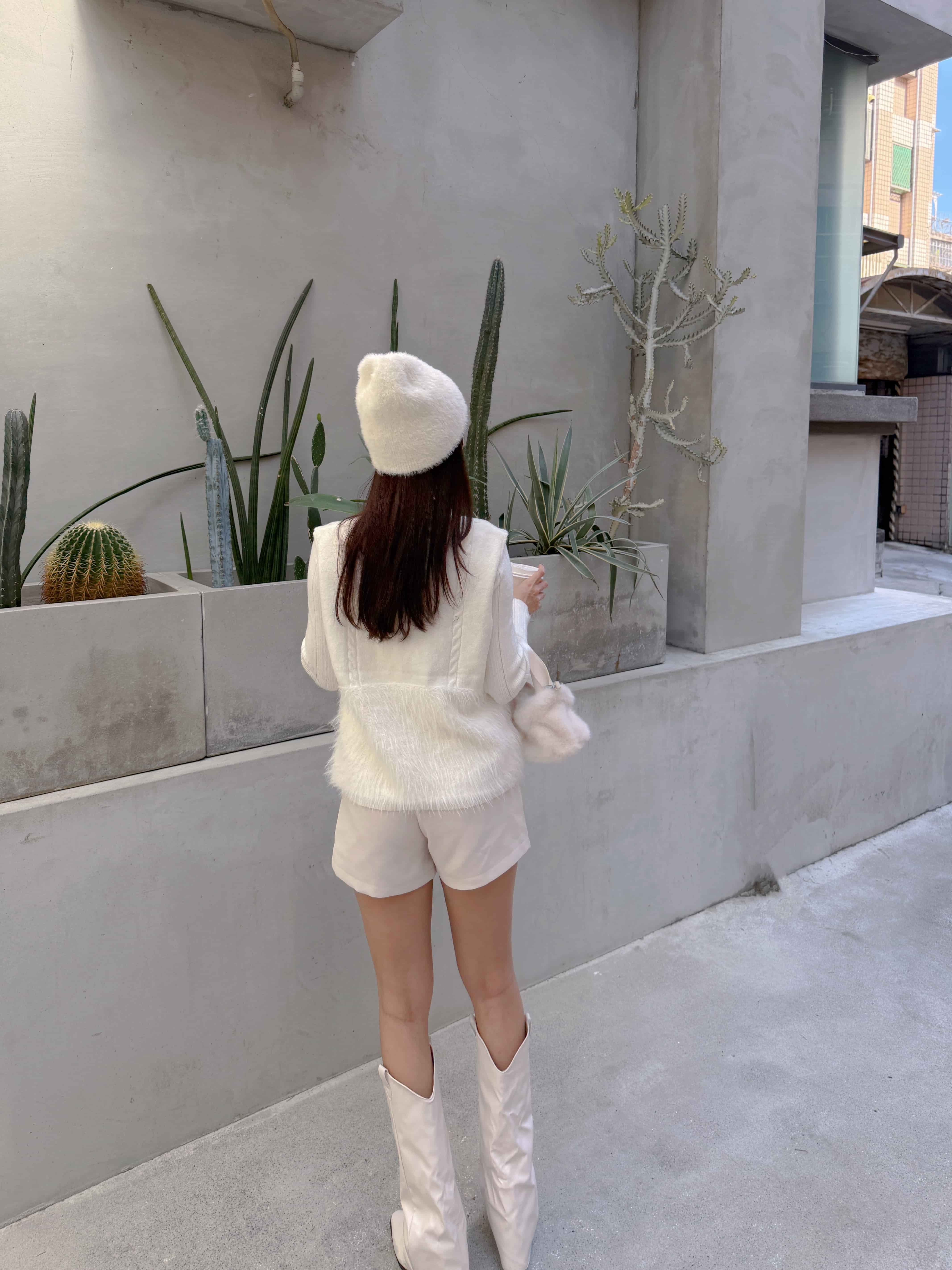 {"ARInfo":{"IsUseAR":false},"Version":"1.0.0","MakeupInfo":{"IsUseMakeup":false},"FaceliftInfo":{"IsChangeEyeLift":false,"IsChangeFacelift":false,"IsChangePostureLift":false,"IsChangeNose":false,"IsChangeFaceChin":false,"IsChangeMouth":false,"IsChangeThinFace":true},"BeautyInfo":{"SwitchMedicatedAcne":false,"IsAIBeauty":false,"IsBrightEyes":false,"IsSharpen":false,"IsOldBeauty":false,"IsReduceBlackEyes":false},"HandlerInfo":{"AppName":2},"FilterInfo":{"IsUseFilter":false}}