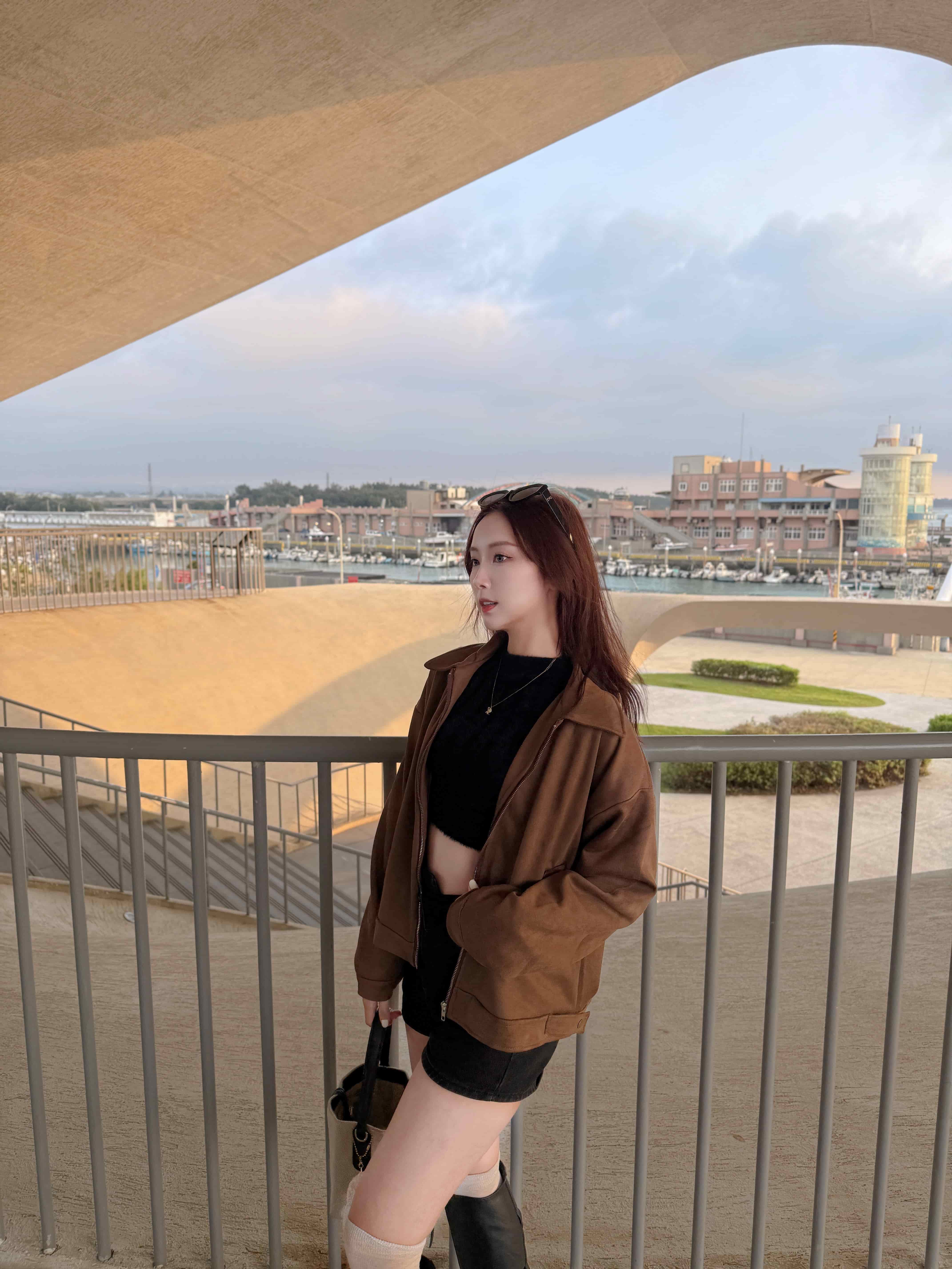 {"ARInfo":{"IsUseAR":false},"Version":"1.0.0","MakeupInfo":{"IsUseMakeup":false},"FaceliftInfo":{"IsChangeEyeLift":false,"IsChangeFacelift":false,"IsChangePostureLift":false,"IsChangeNose":false,"IsChangeFaceChin":false,"IsChangeMouth":false,"IsChangeThinFace":true},"BeautyInfo":{"SwitchMedicatedAcne":false,"IsAIBeauty":false,"IsBrightEyes":false,"IsSharpen":false,"IsOldBeauty":false,"IsReduceBlackEyes":false},"HandlerInfo":{"AppName":2},"FilterInfo":{"IsUseFilter":false}}