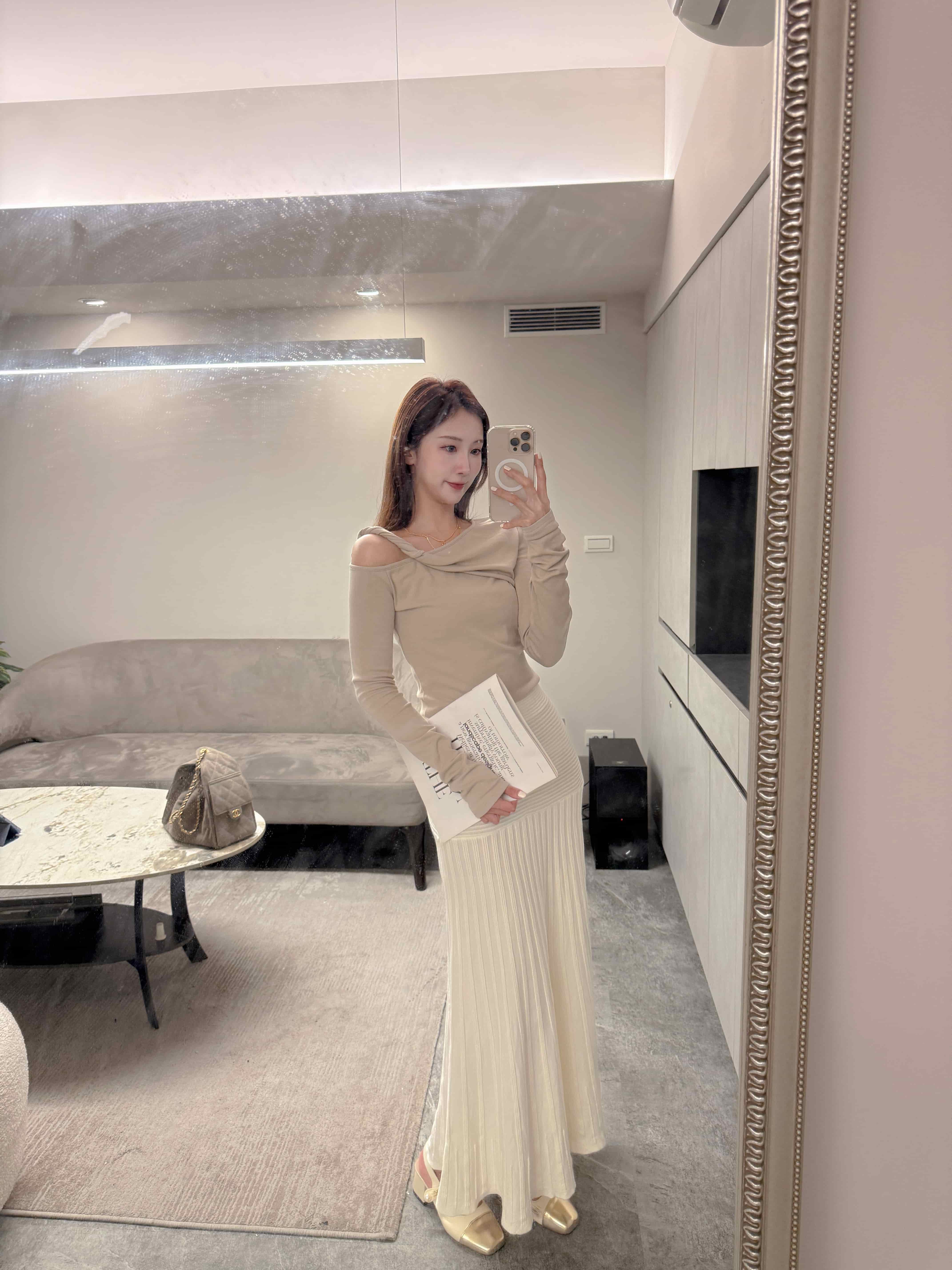 {"ARInfo":{"IsUseAR":false},"Version":"1.0.0","MakeupInfo":{"IsUseMakeup":false},"FaceliftInfo":{"IsChangeEyeLift":false,"IsChangeFacelift":false,"IsChangePostureLift":false,"IsChangeNose":false,"IsChangeFaceChin":false,"IsChangeMouth":false,"IsChangeThinFace":true},"BeautyInfo":{"SwitchMedicatedAcne":false,"IsAIBeauty":false,"IsBrightEyes":false,"IsSharpen":false,"IsOldBeauty":false,"IsReduceBlackEyes":false},"HandlerInfo":{"AppName":2},"FilterInfo":{"IsUseFilter":false}}