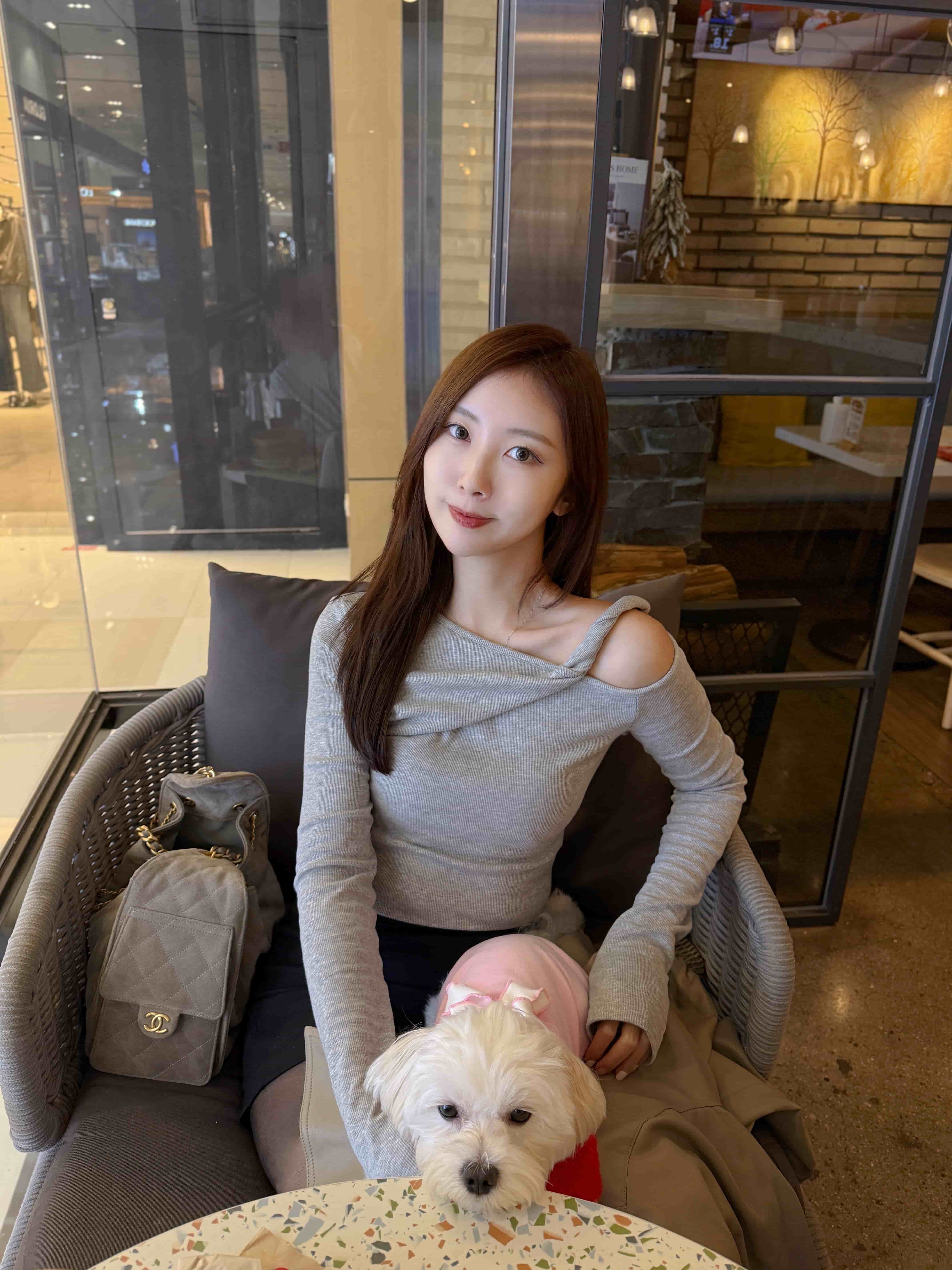 {"ARInfo":{"IsUseAR":false},"Version":"1.0.0","MakeupInfo":{"IsUseMakeup":false},"FaceliftInfo":{"IsChangeEyeLift":false,"IsChangeFacelift":false,"IsChangePostureLift":false,"IsChangeNose":false,"IsChangeFaceChin":false,"IsChangeMouth":false,"IsChangeThinFace":true},"BeautyInfo":{"IsAIBeauty":false,"OldBeautyCount":1,"IsSharpen":false,"SwitchMedicatedAcne":false,"IsBrightEyes":false,"IsOldBeauty":false,"IsReduceBlackEyes":false},"HandlerInfo":{"AppName":2},"FilterInfo":{"IsUseFilter":false}}