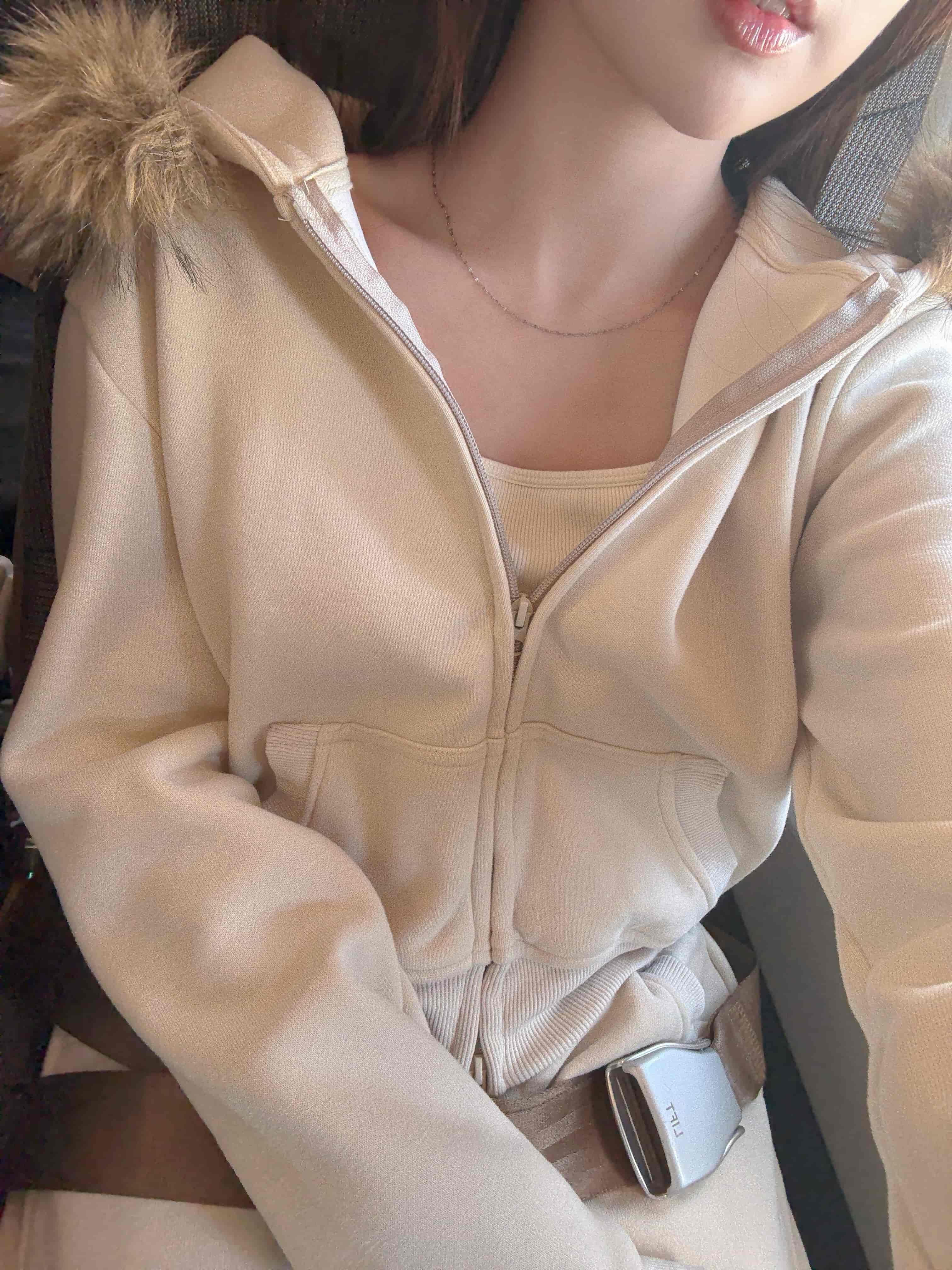 {"ARInfo":{"IsUseAR":false},"Version":"1.0.0","MakeupInfo":{"IsUseMakeup":false},"FaceliftInfo":{"IsChangeEyeLift":false,"IsChangeFacelift":false,"IsChangePostureLift":false,"IsChangeNose":false,"IsChangeFaceChin":false,"IsChangeMouth":false,"IsChangeThinFace":true},"BeautyInfo":{"IsAIBeauty":false,"OldBeautyCount":1,"IsSharpen":false,"SwitchMedicatedAcne":false,"IsBrightEyes":false,"IsOldBeauty":false,"IsReduceBlackEyes":false},"HandlerInfo":{"AppName":2},"FilterInfo":{"IsUseFilter":false}}