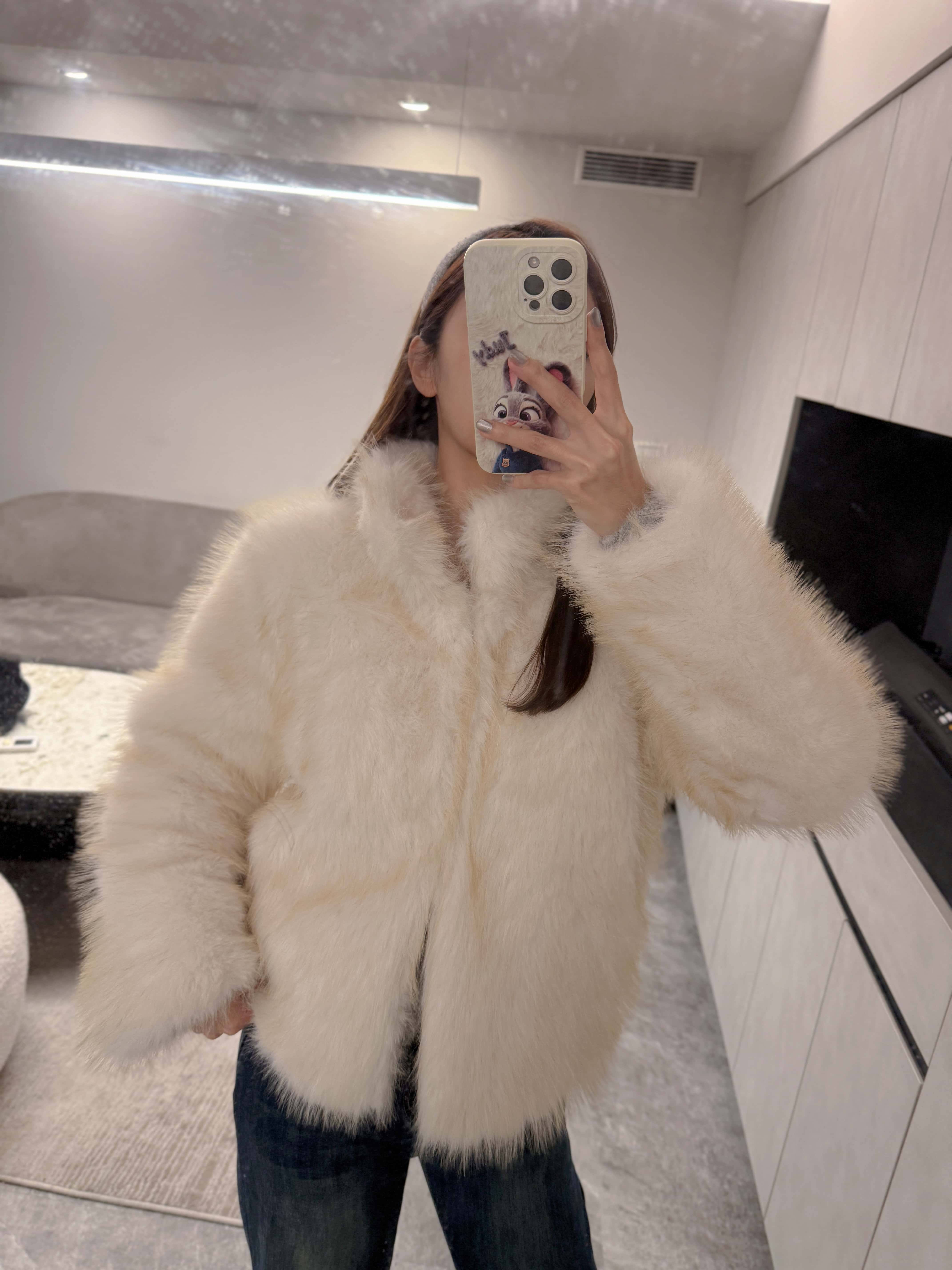 {"ARInfo":{"IsUseAR":false},"Version":"1.0.0","MakeupInfo":{"IsUseMakeup":false},"FaceliftInfo":{"IsChangeEyeLift":false,"IsChangeFacelift":false,"IsChangePostureLift":false,"IsChangeNose":false,"IsChangeFaceChin":false,"IsChangeMouth":false,"IsChangeThinFace":true},"BeautyInfo":{"SwitchMedicatedAcne":false,"IsAIBeauty":false,"IsBrightEyes":false,"IsSharpen":false,"IsOldBeauty":false,"IsReduceBlackEyes":false},"HandlerInfo":{"AppName":2},"FilterInfo":{"IsUseFilter":false}}