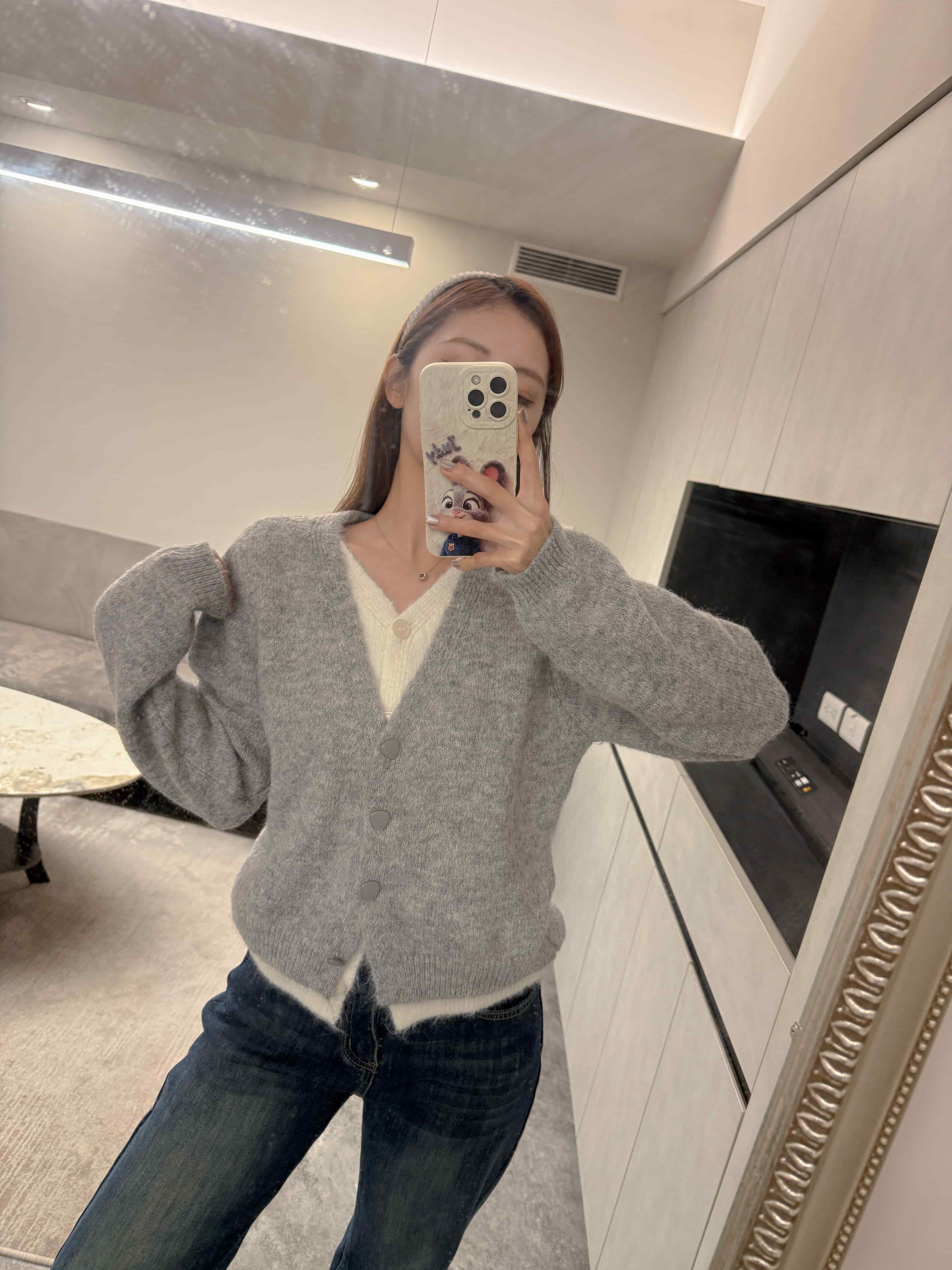 {"ARInfo":{"IsUseAR":false},"Version":"1.0.0","MakeupInfo":{"IsUseMakeup":false},"FaceliftInfo":{"IsChangeEyeLift":false,"IsChangeFacelift":false,"IsChangePostureLift":false,"IsChangeNose":false,"IsChangeFaceChin":false,"IsChangeMouth":false,"IsChangeThinFace":true},"BeautyInfo":{"SwitchMedicatedAcne":false,"IsAIBeauty":false,"IsBrightEyes":false,"IsSharpen":false,"IsOldBeauty":false,"IsReduceBlackEyes":false},"HandlerInfo":{"AppName":2},"FilterInfo":{"IsUseFilter":false}}