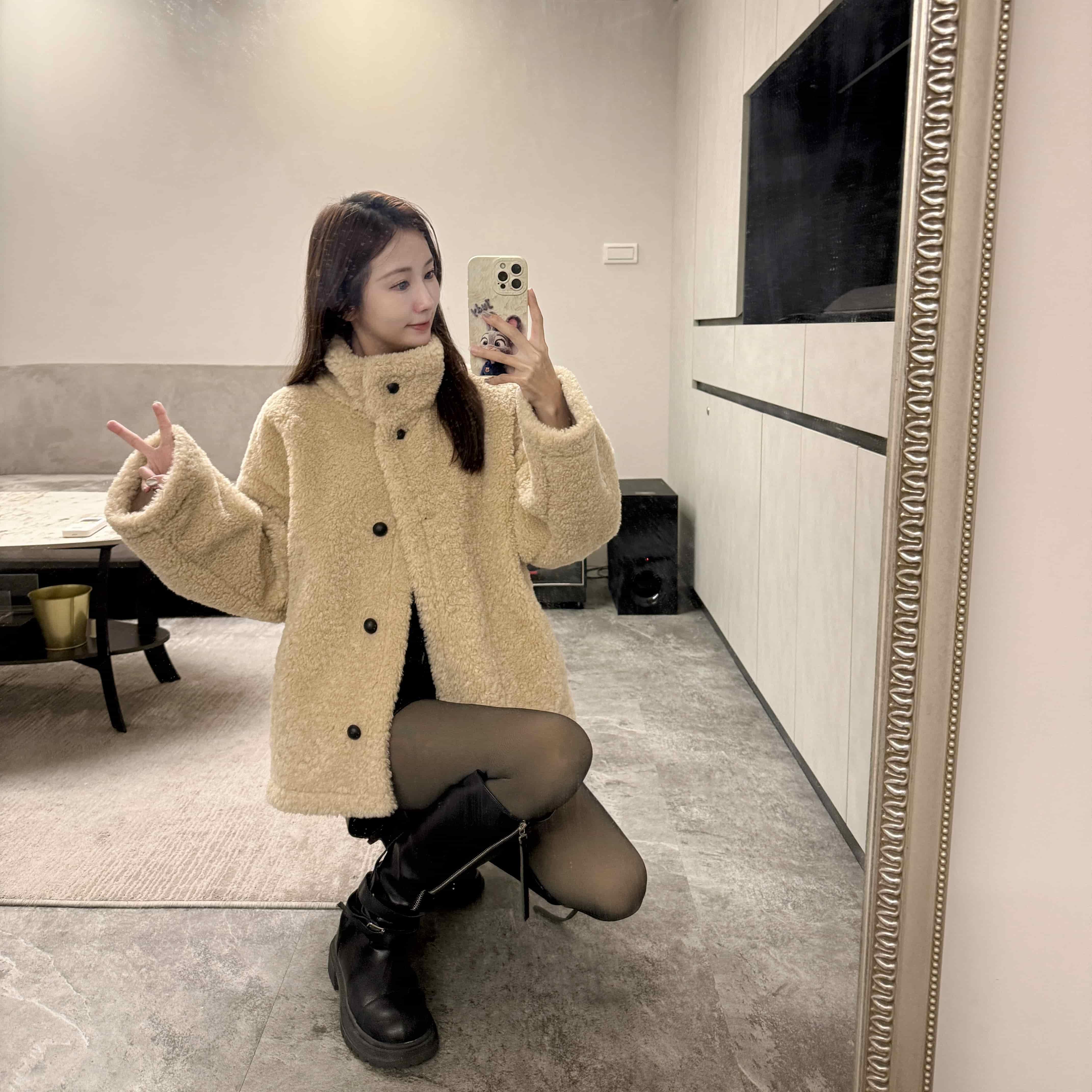 {"ARInfo":{"IsUseAR":false},"Version":"1.0.0","MakeupInfo":{"IsUseMakeup":false},"FaceliftInfo":{"IsChangeEyeLift":false,"IsChangeFacelift":false,"IsChangePostureLift":false,"IsChangeNose":false,"IsChangeFaceChin":false,"IsChangeMouth":false,"IsChangeThinFace":true},"BeautyInfo":{"SwitchMedicatedAcne":false,"IsAIBeauty":false,"IsBrightEyes":false,"IsSharpen":false,"IsOldBeauty":false,"IsReduceBlackEyes":false},"HandlerInfo":{"AppName":2},"FilterInfo":{"IsUseFilter":false}}