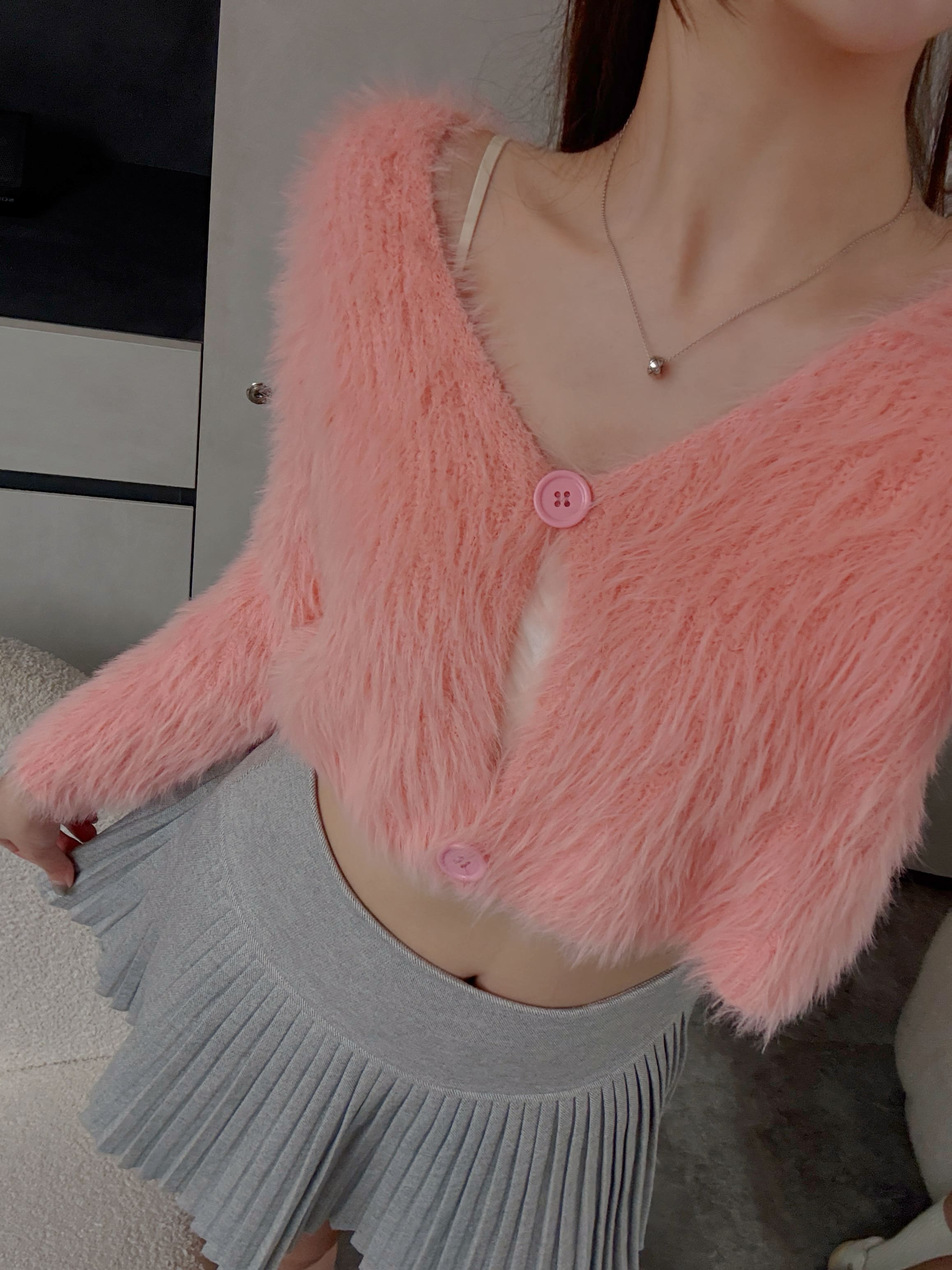 {"ARInfo":{"IsUseAR":false},"Version":"1.0.0","MakeupInfo":{"IsUseMakeup":false},"FaceliftInfo":{"IsChangeEyeLift":false,"IsChangeFacelift":false,"IsChangePostureLift":false,"IsChangeNose":false,"IsChangeFaceChin":false,"IsChangeMouth":false,"IsChangeThinFace":true},"BeautyInfo":{"IsAIBeauty":false,"OldBeautyCount":1,"IsSharpen":false,"SwitchMedicatedAcne":false,"IsBrightEyes":false,"IsOldBeauty":false,"IsReduceBlackEyes":false},"HandlerInfo":{"AppName":2},"FilterInfo":{"IsUseFilter":false}}