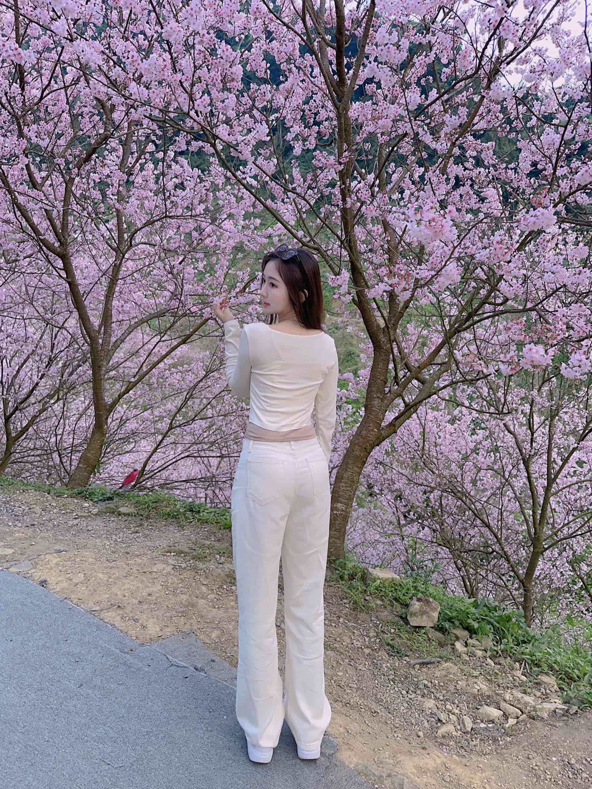 {"ARInfo":{"IsUseAR":false},"Version":"1.0.0","MakeupInfo":{"IsUseMakeup":false},"FaceliftInfo":{"IsChangeEyeLift":false,"IsChangeFacelift":false,"IsChangePostureLift":false,"IsChangeNose":false,"IsChangeFaceChin":false,"IsChangeMouth":false,"IsChangeThinFace":true},"BeautyInfo":{"IsAIBeauty":false,"OldBeautyCount":1,"IsSharpen":false,"SwitchMedicatedAcne":false,"IsBrightEyes":false,"IsOldBeauty":false,"IsReduceBlackEyes":false},"HandlerInfo":{"AppName":2},"FilterInfo":{"IsUseFilter":false}}