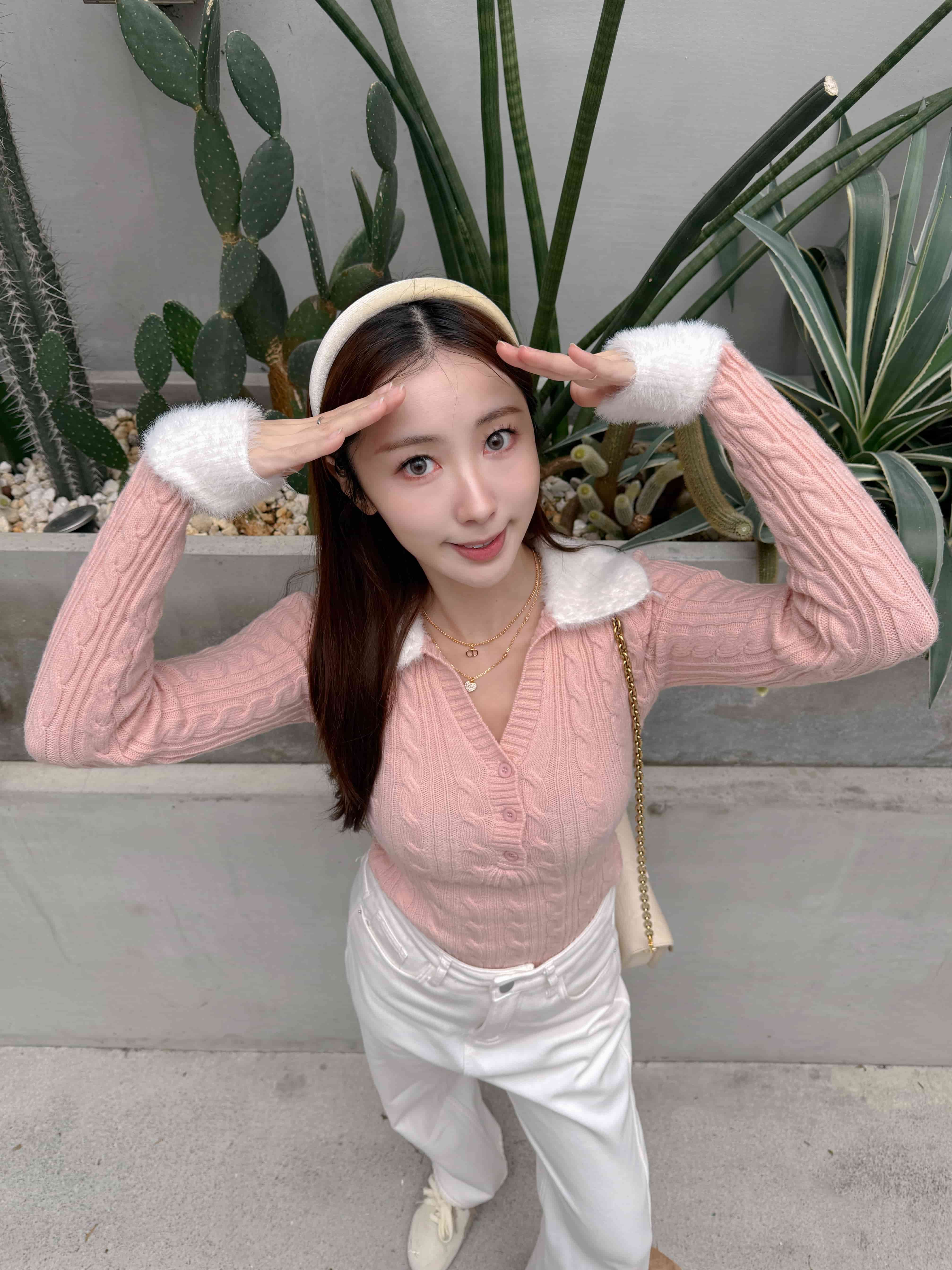 {"ARInfo":{"IsUseAR":false},"Version":"1.0.0","MakeupInfo":{"IsUseMakeup":false},"FaceliftInfo":{"IsChangeEyeLift":false,"IsChangeFacelift":false,"IsChangePostureLift":false,"IsChangeNose":false,"IsChangeFaceChin":false,"IsChangeMouth":false,"IsChangeThinFace":true},"BeautyInfo":{"IsAIBeauty":false,"OldBeautyCount":1,"IsSharpen":false,"SwitchMedicatedAcne":false,"IsBrightEyes":false,"IsOldBeauty":false,"IsReduceBlackEyes":false},"HandlerInfo":{"AppName":2},"FilterInfo":{"IsUseFilter":false}}