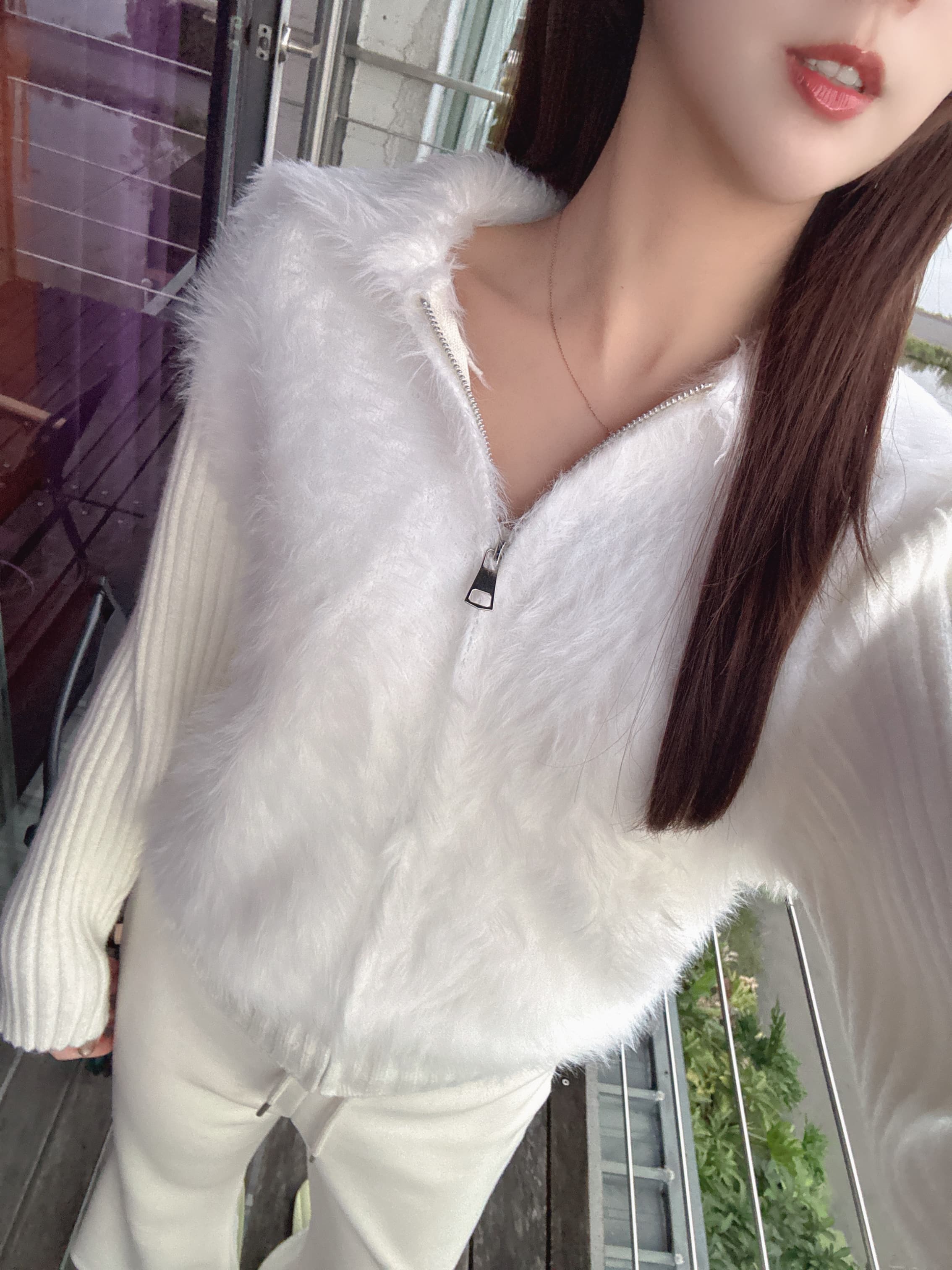 {"ARInfo":{"IsUseAR":false},"Version":"1.0.0","MakeupInfo":{"IsUseMakeup":false},"FaceliftInfo":{"IsChangeEyeLift":false,"IsChangeFacelift":false,"IsChangePostureLift":false,"IsChangeNose":false,"IsChangeFaceChin":false,"IsChangeMouth":false,"IsChangeThinFace":true},"BeautyInfo":{"IsAIBeauty":false,"OldBeautyCount":1,"IsSharpen":false,"SwitchMedicatedAcne":false,"IsBrightEyes":false,"IsOldBeauty":false,"IsReduceBlackEyes":false},"HandlerInfo":{"AppName":2},"FilterInfo":{"IsUseFilter":false}}