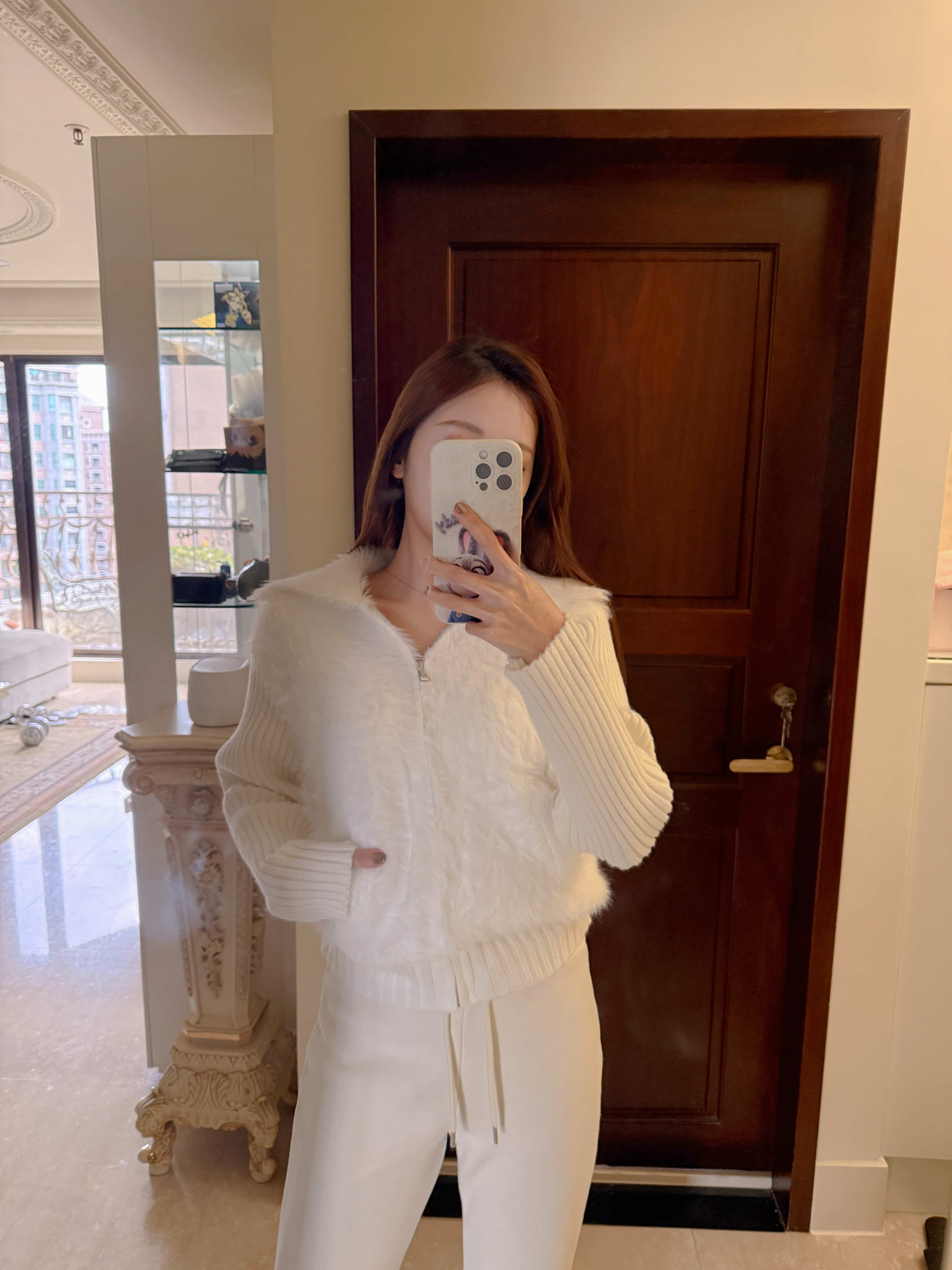 {"ARInfo":{"IsUseAR":false},"Version":"1.0.0","MakeupInfo":{"IsUseMakeup":false},"FaceliftInfo":{"IsChangeEyeLift":false,"IsChangeFacelift":false,"IsChangePostureLift":false,"IsChangeNose":false,"IsChangeFaceChin":false,"IsChangeMouth":false,"IsChangeThinFace":true},"BeautyInfo":{"SwitchMedicatedAcne":false,"IsAIBeauty":false,"IsBrightEyes":false,"IsSharpen":false,"IsOldBeauty":false,"IsReduceBlackEyes":false},"HandlerInfo":{"AppName":2},"FilterInfo":{"IsUseFilter":false}}