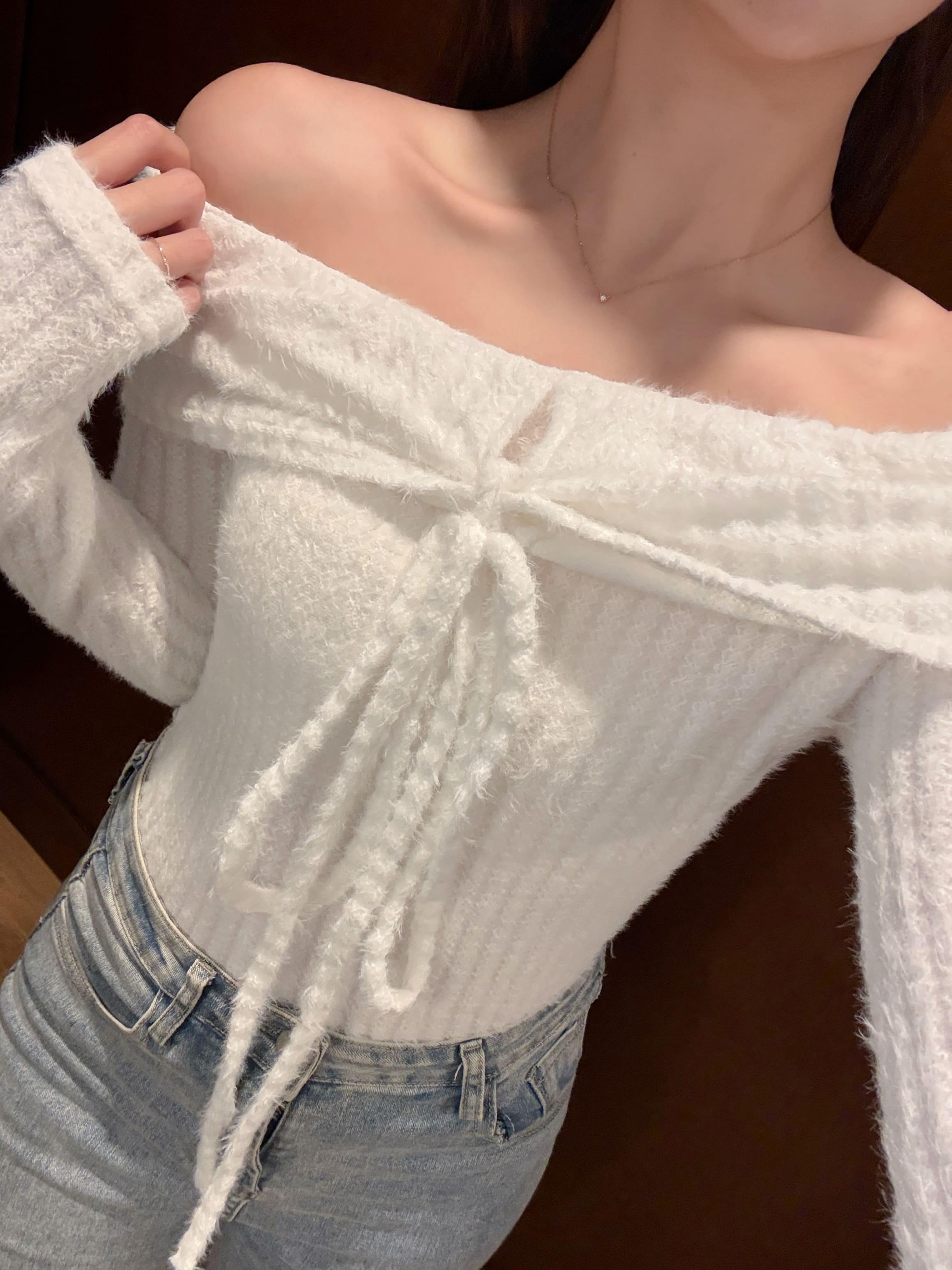 {"ARInfo":{"IsUseAR":false},"Version":"1.0.0","MakeupInfo":{"IsUseMakeup":false},"FaceliftInfo":{"IsChangeEyeLift":false,"IsChangeFacelift":false,"IsChangePostureLift":false,"IsChangeNose":false,"IsChangeFaceChin":false,"IsChangeMouth":false,"IsChangeThinFace":true},"BeautyInfo":{"IsAIBeauty":false,"OldBeautyCount":2,"IsSharpen":false,"SwitchMedicatedAcne":false,"IsBrightEyes":false,"IsOldBeauty":false,"IsReduceBlackEyes":false},"HandlerInfo":{"AppName":2},"FilterInfo":{"IsUseFilter":false}}