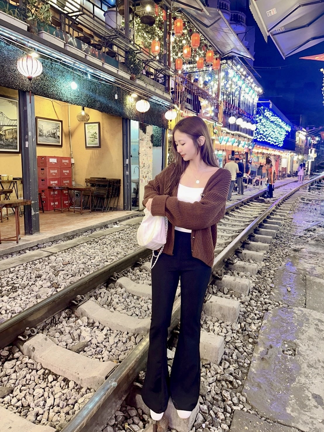 {"ARInfo":{"IsUseAR":false},"Version":"1.0.0","MakeupInfo":{"IsUseMakeup":false},"FaceliftInfo":{"IsChangeEyeLift":false,"IsChangeFacelift":false,"IsChangePostureLift":false,"IsChangeNose":false,"IsChangeFaceChin":false,"IsChangeMouth":false,"IsChangeThinFace":true},"BeautyInfo":{"SwitchMedicatedAcne":false,"IsAIBeauty":false,"IsBrightEyes":false,"IsSharpen":false,"IsOldBeauty":false,"IsReduceBlackEyes":false},"HandlerInfo":{"AppName":2},"FilterInfo":{"IsUseFilter":false}}