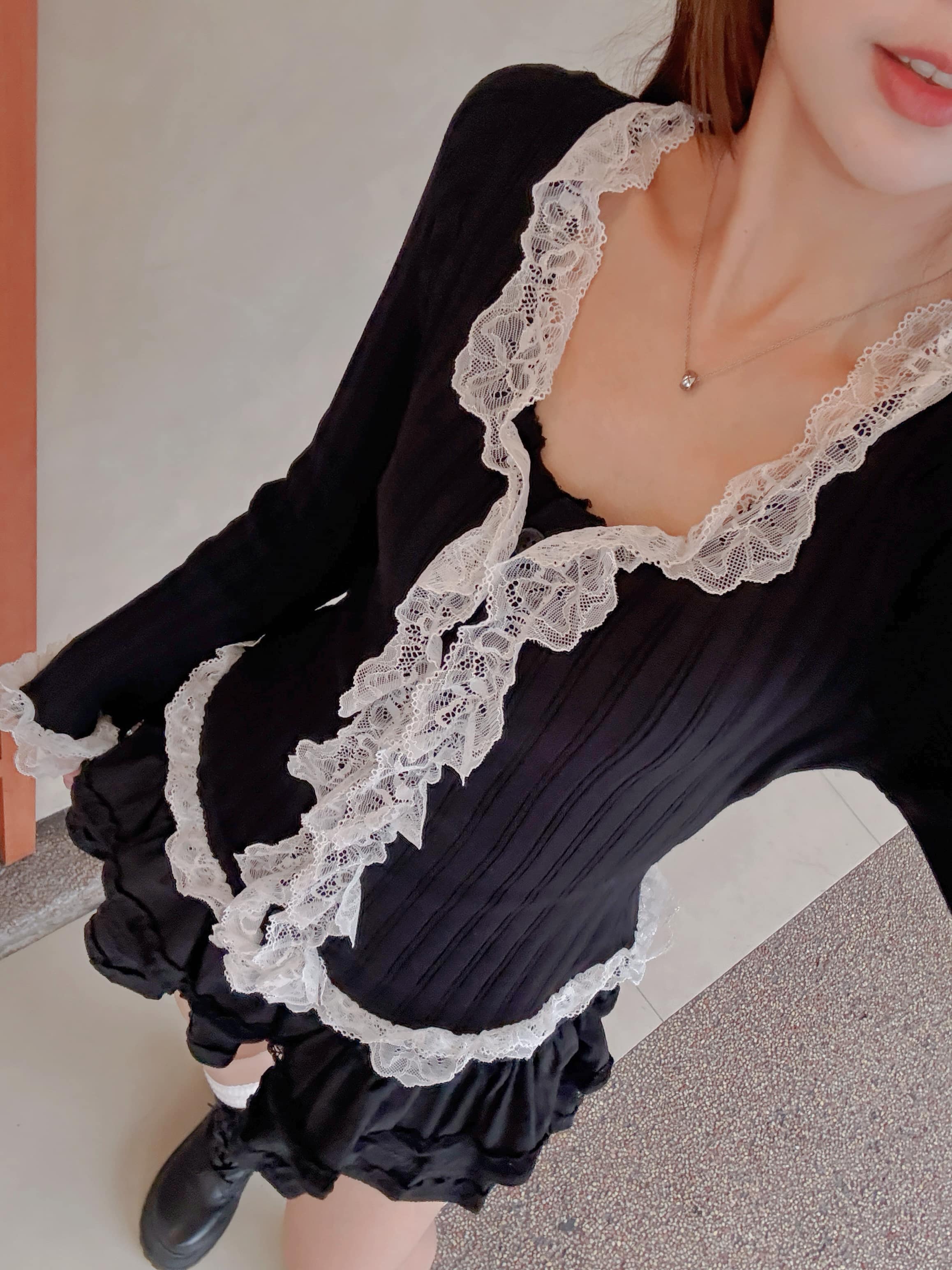 {"ARInfo":{"IsUseAR":false},"Version":"1.0.0","MakeupInfo":{"IsUseMakeup":false},"FaceliftInfo":{"IsChangeEyeLift":false,"IsChangeFacelift":false,"IsChangePostureLift":false,"IsChangeNose":false,"IsChangeFaceChin":false,"IsChangeMouth":false,"IsChangeThinFace":true},"BeautyInfo":{"SwitchMedicatedAcne":false,"IsAIBeauty":false,"IsBrightEyes":false,"IsSharpen":false,"IsOldBeauty":false,"IsReduceBlackEyes":false},"HandlerInfo":{"AppName":2},"FilterInfo":{"IsUseFilter":false}}