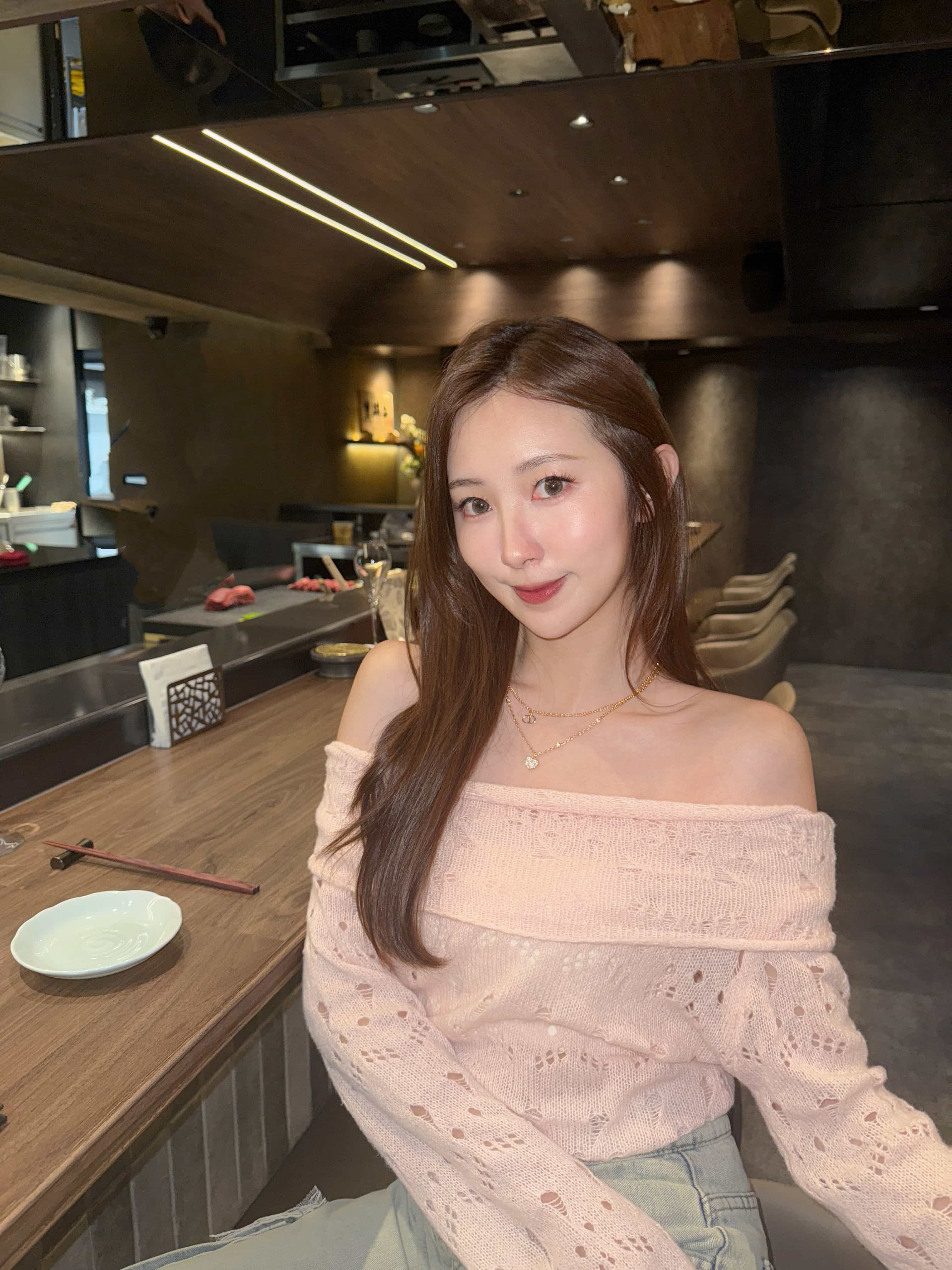 {"ARInfo":{"IsUseAR":false},"Version":"1.0.0","MakeupInfo":{"IsUseMakeup":false},"FaceliftInfo":{"IsChangeEyeLift":false,"IsChangeFacelift":false,"IsChangePostureLift":false,"IsChangeNose":false,"IsChangeFaceChin":false,"IsChangeMouth":false,"IsChangeThinFace":true},"BeautyInfo":{"SwitchMedicatedAcne":false,"IsAIBeauty":false,"IsBrightEyes":false,"IsSharpen":false,"IsOldBeauty":false,"IsReduceBlackEyes":false},"HandlerInfo":{"AppName":2},"FilterInfo":{"IsUseFilter":false}}